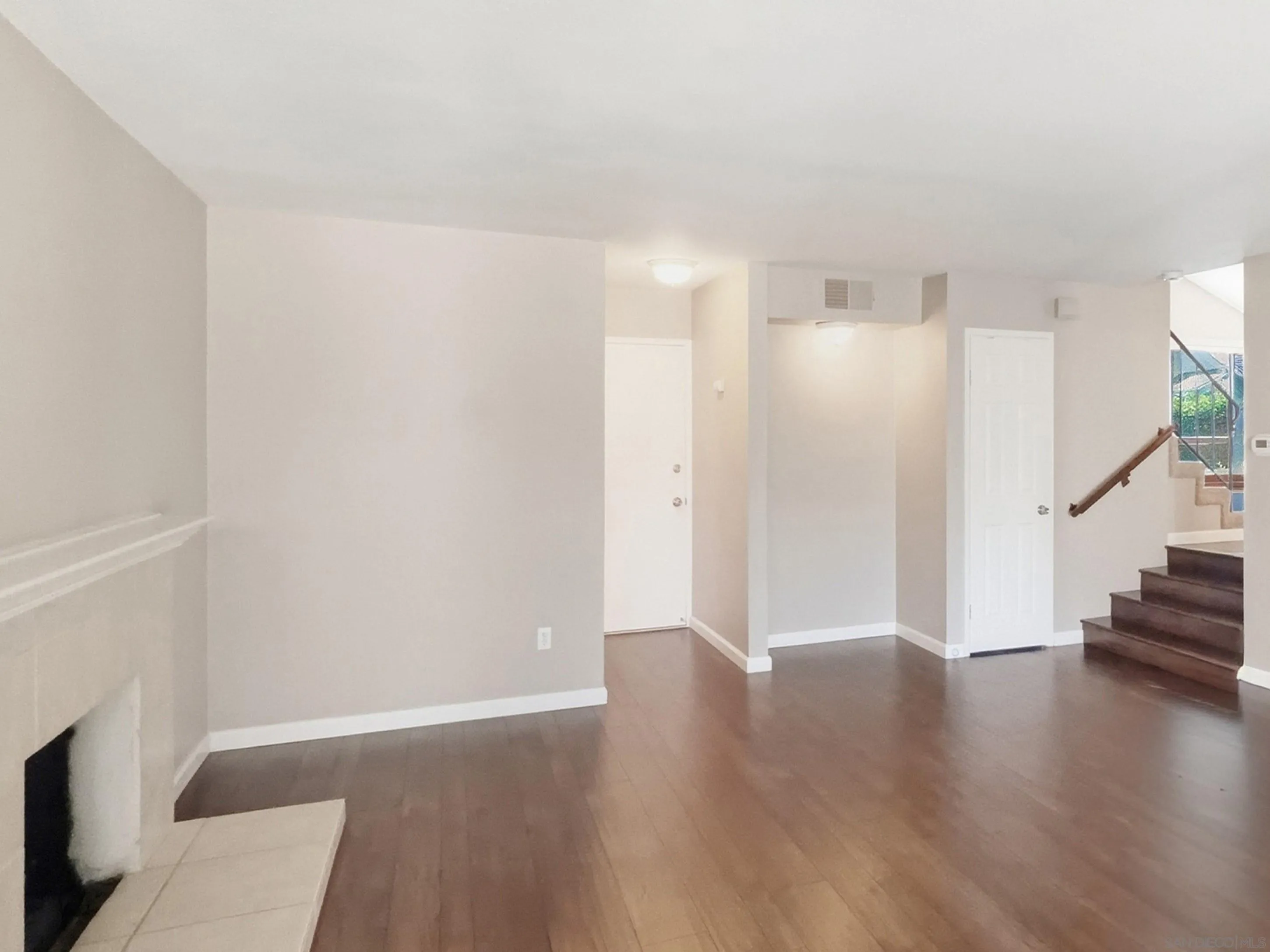 https://cdn.realtyfeed.com/cdn/127/260008948/8ec77f0240f7ecbd588c3906669ec307.webp