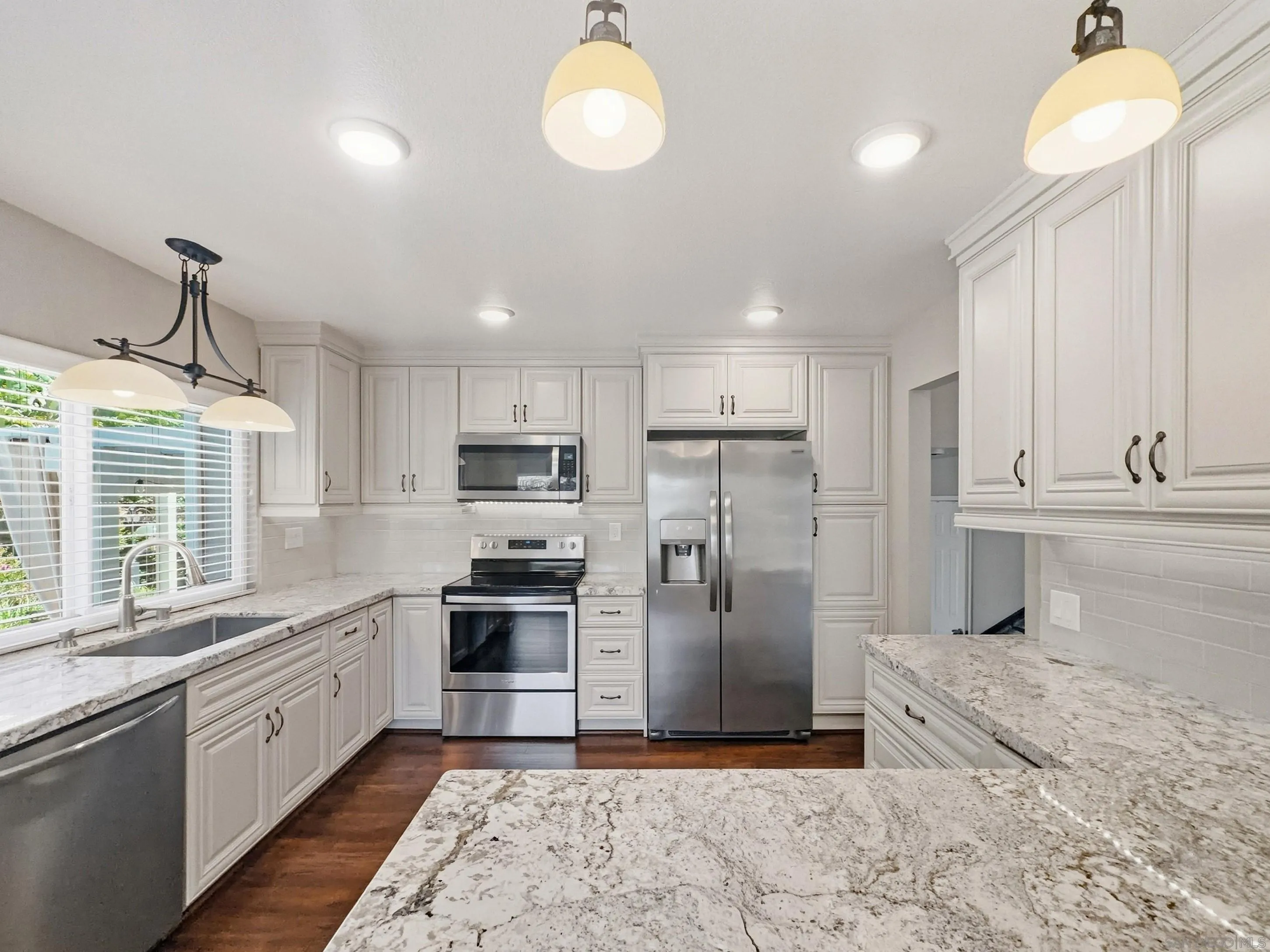 https://cdn.realtyfeed.com/cdn/127/260008948/b74b7542fe5e343fd18d6f951756873b.webp