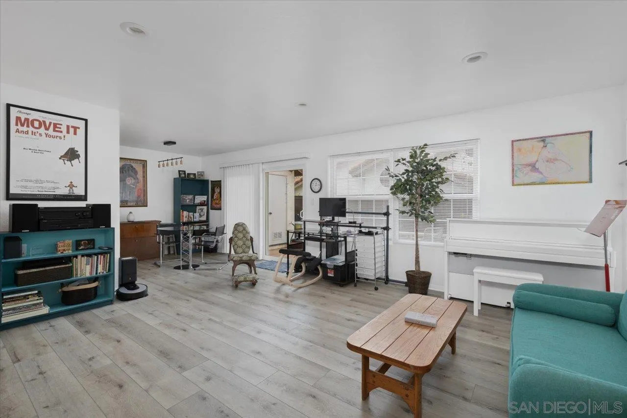 Photo #2: 260008954 Listing: Photo #2