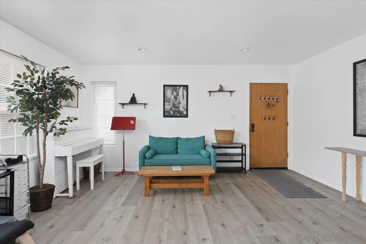 Photo #3: 260008954 Listing: Photo #3