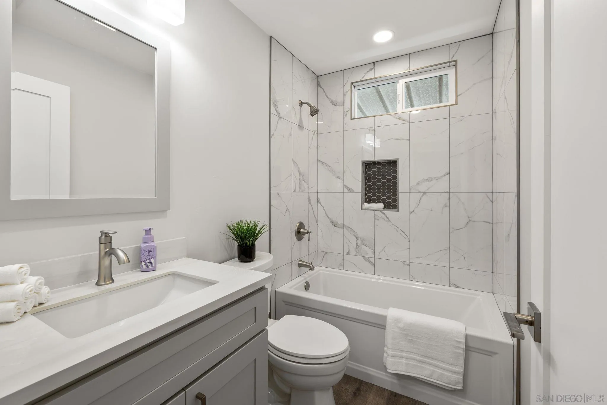 https://cdn.realtyfeed.com/cdn/127/260008956/1df0d2a9205ff6a7f315db792c58b534.webp
