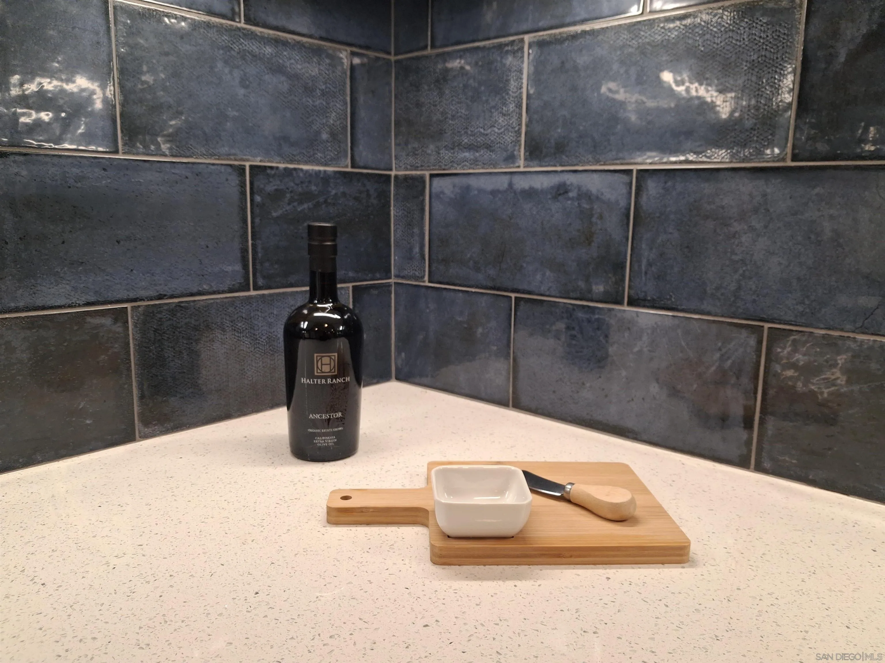 https://cdn.realtyfeed.com/cdn/127/260008956/a85182294589173f9e54b1254e44a6df.webp