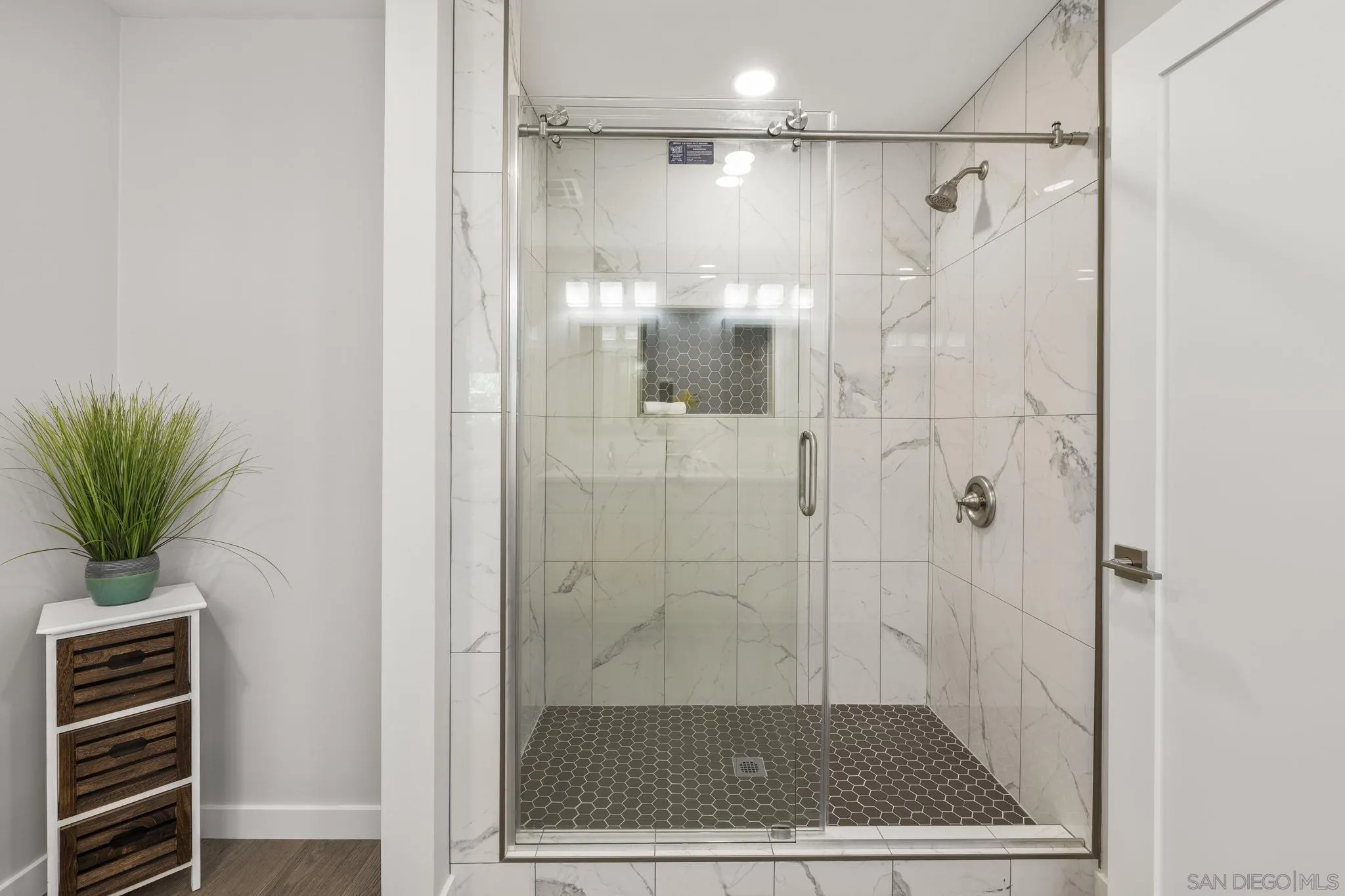 https://cdn.realtyfeed.com/cdn/127/260008956/e62e80a90cb20033171d7683a3f552d2.webp