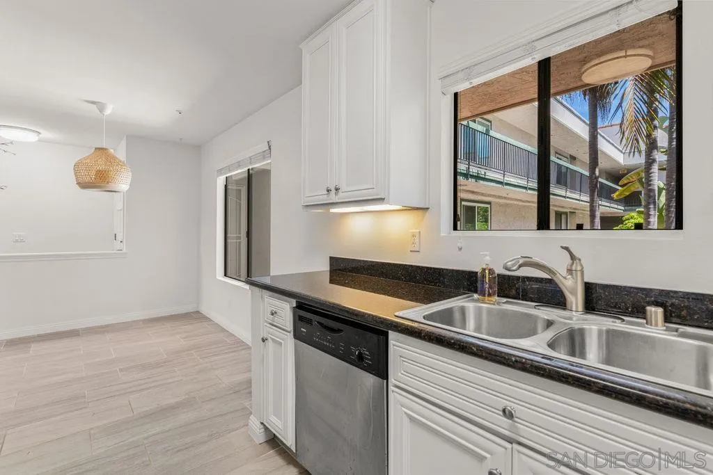 Photo #6: 260008959 Listing: Photo #6