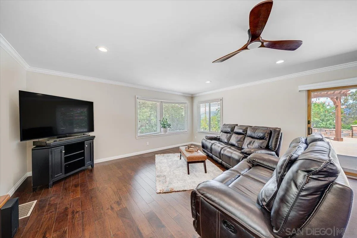 https://cdn.realtyfeed.com/cdn/127/260008965/9964e5ca3dc3cc83813be3ac36c136d1.webp