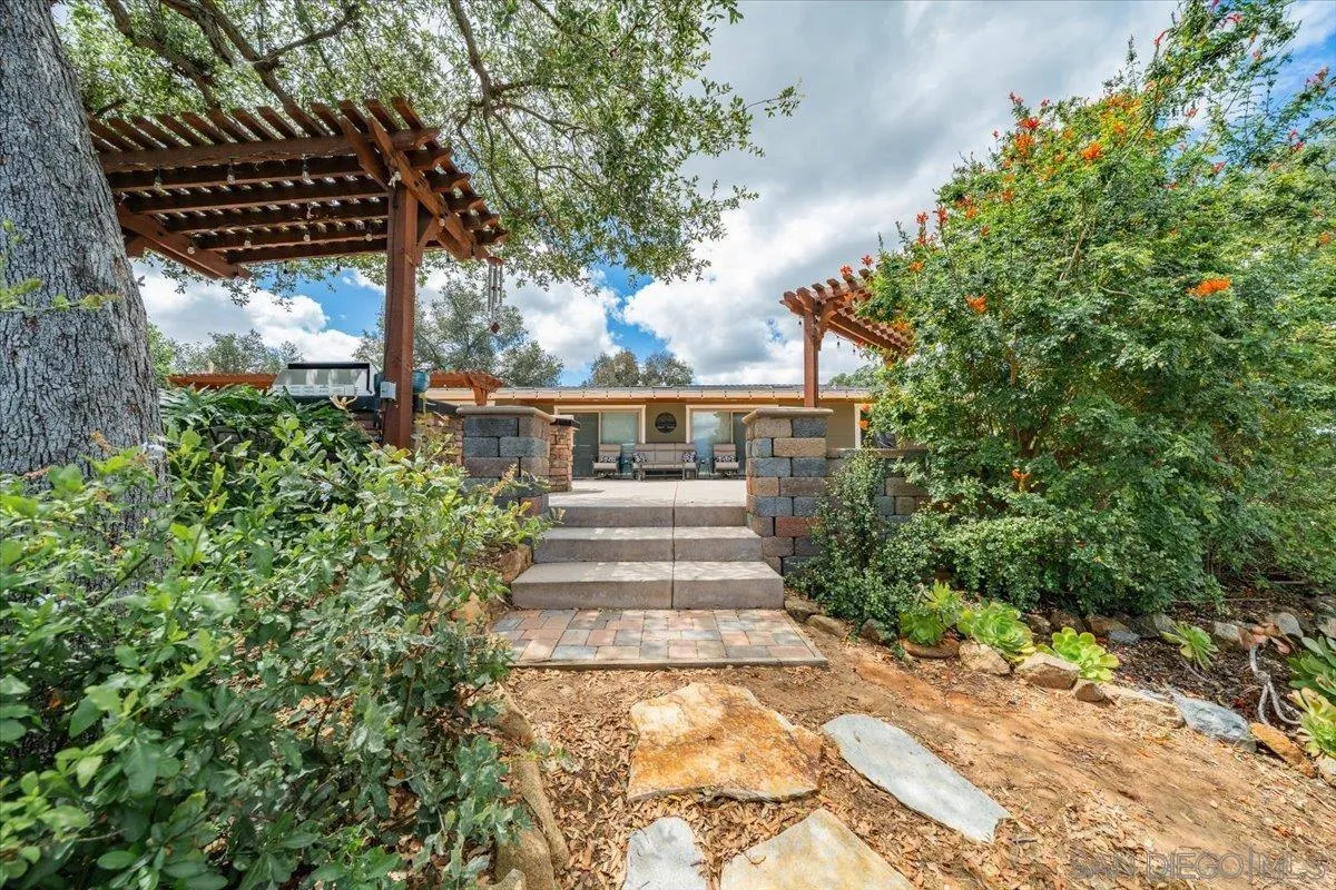 https://cdn.realtyfeed.com/cdn/127/260008965/ae9894ecbf80d7196d792d0ddbc78011.webp