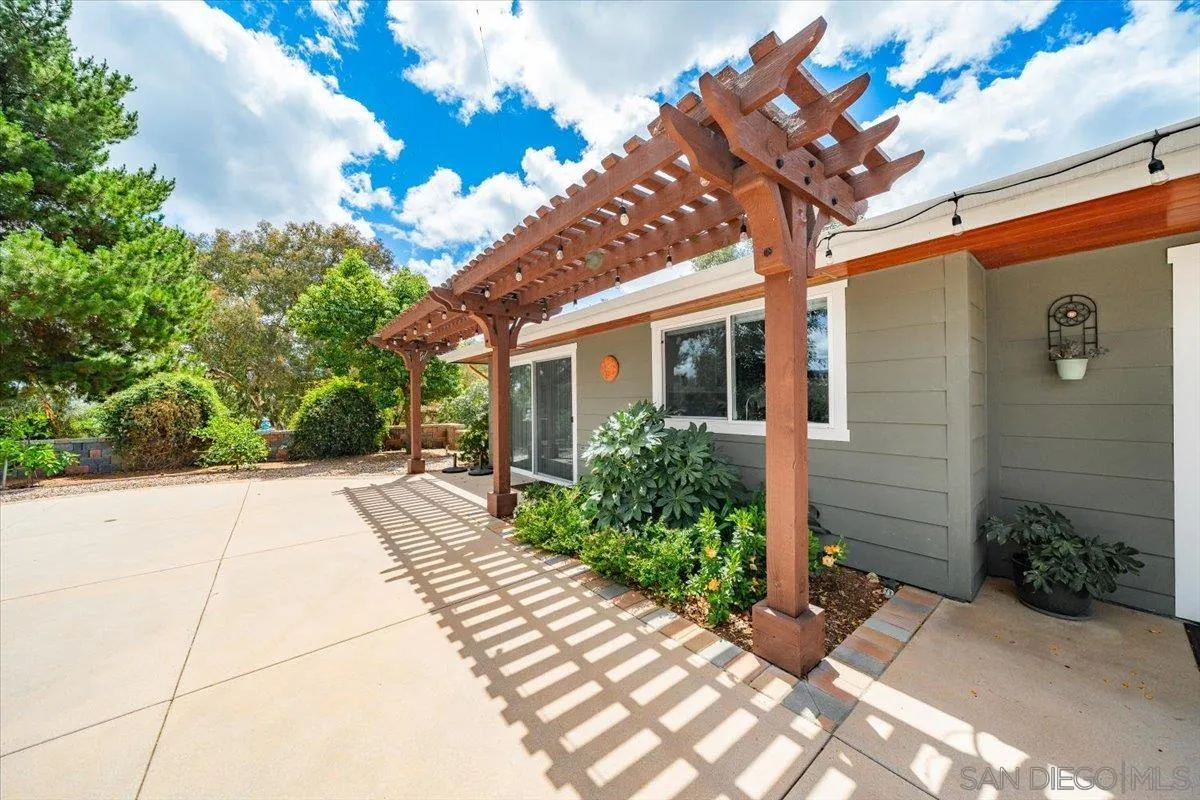 https://cdn.realtyfeed.com/cdn/127/260008965/bf18d1edfcfcbcbda3cee88ced312021.webp