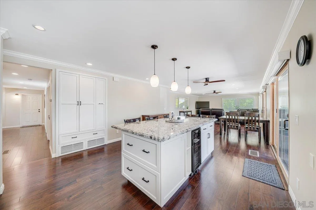 https://cdn.realtyfeed.com/cdn/127/260008965/c3a2ed065c032252919aec467afe0c38.webp
