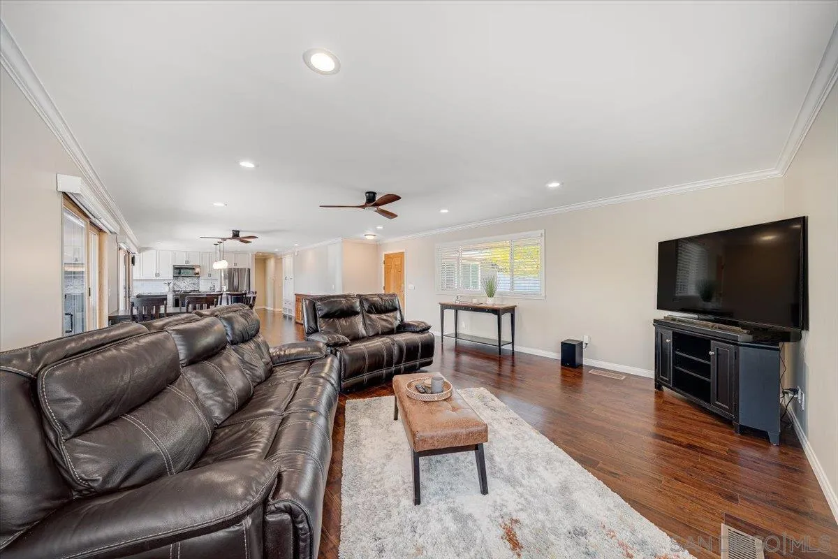 https://cdn.realtyfeed.com/cdn/127/260008965/d2377f707cff724f104e612b841d1c71.webp