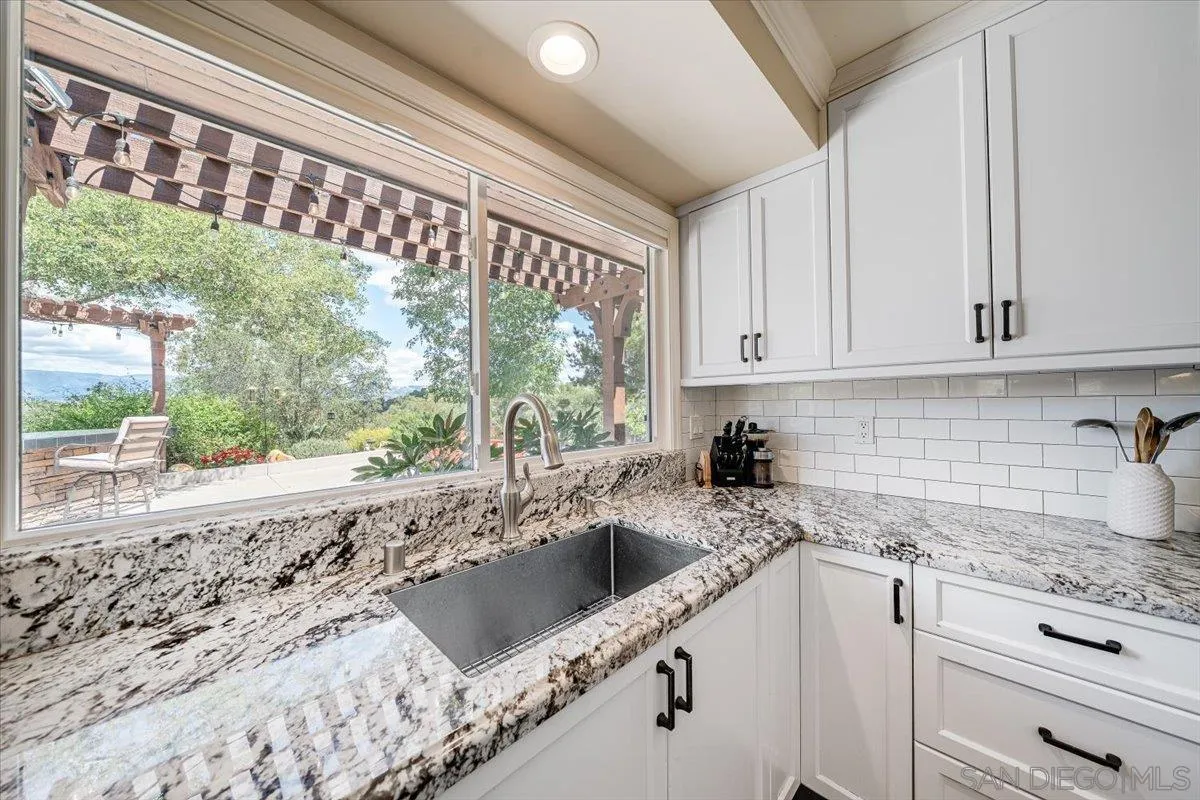 https://cdn.realtyfeed.com/cdn/127/260008965/dfac2f8e28feea137430dfb0071fbb51.webp