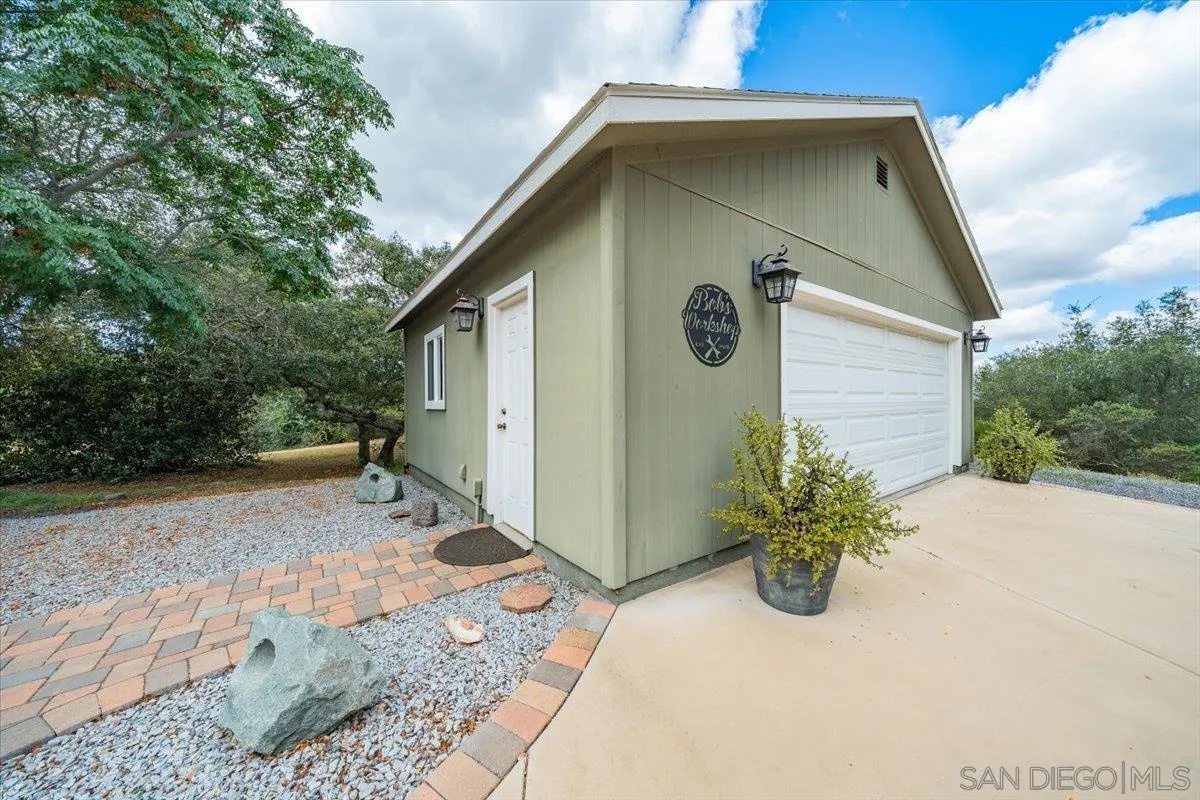 https://cdn.realtyfeed.com/cdn/127/260008965/fb4441fbb385a8efa0c0159df29b0e07.webp