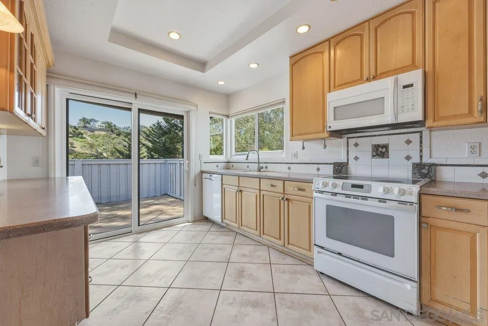 Photo #7: 260008968 Listing: Photo #7
