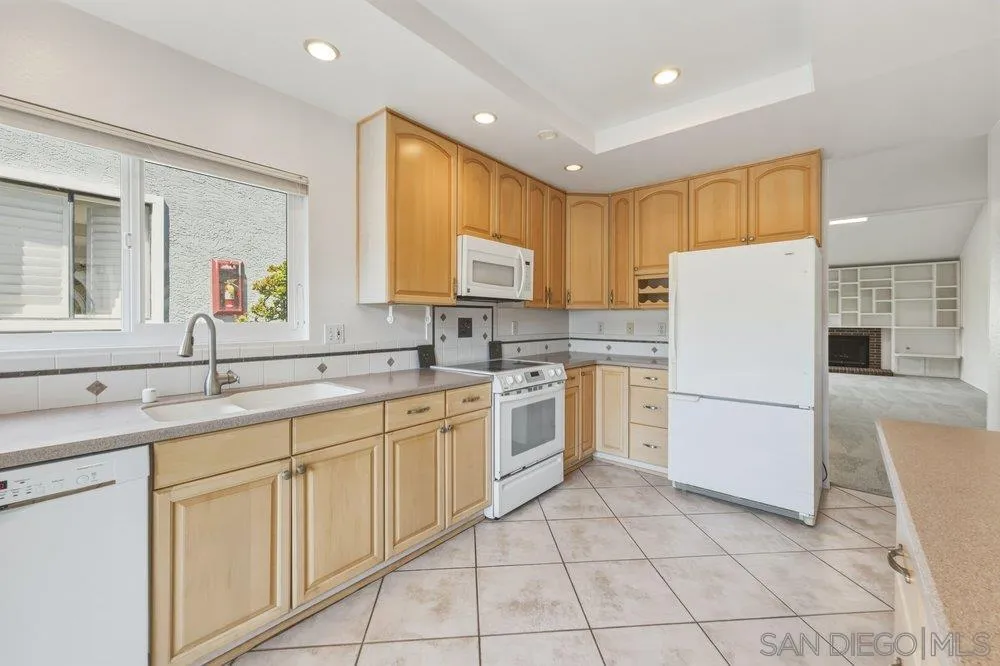 Photo #8: 260008968 Listing: Photo #8