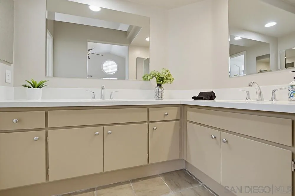 Photo #32: 260008973 Listing: Photo #32