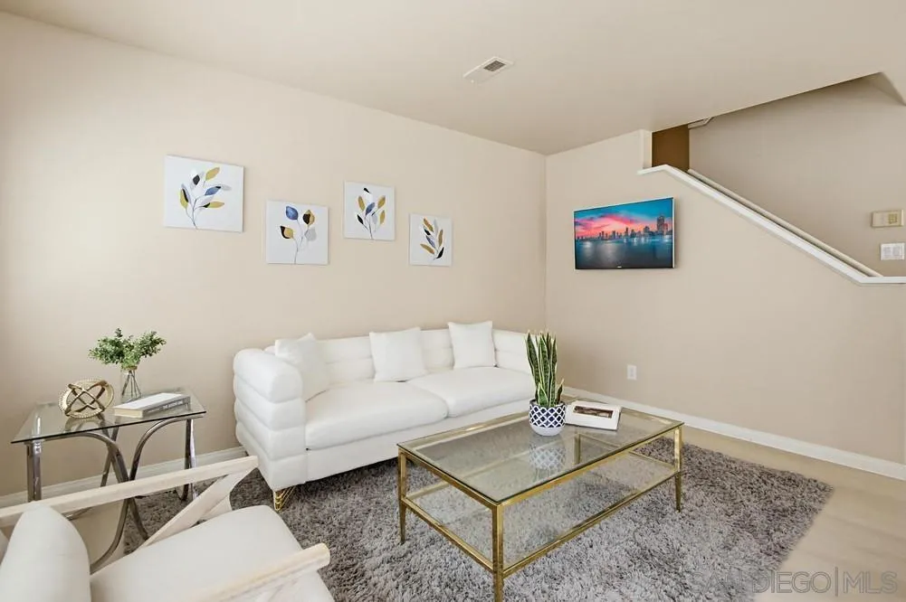 https://cdn.realtyfeed.com/cdn/127/260008973/80388eee30c3e97febe88430ef9272b9.webp