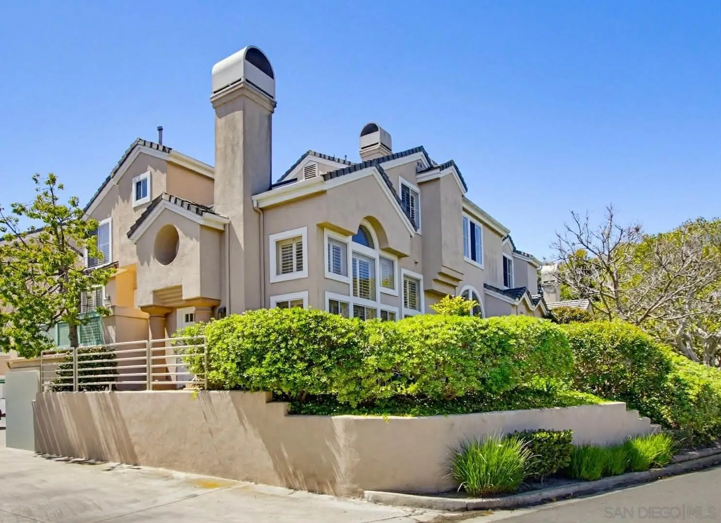https://cdn.realtyfeed.com/cdn/127/260008973/9709d12c889645863f876b0a588fe4d1.webp