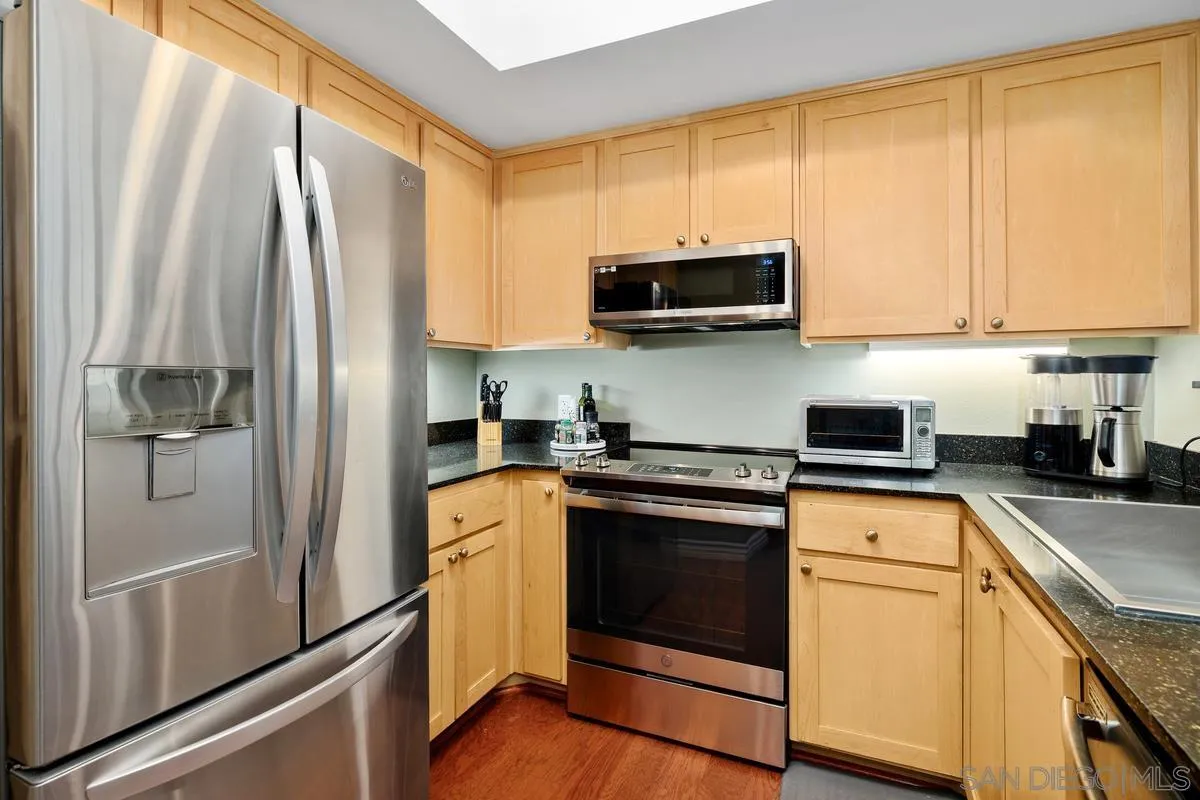 Photo #6: 260008975 Listing: Photo #6