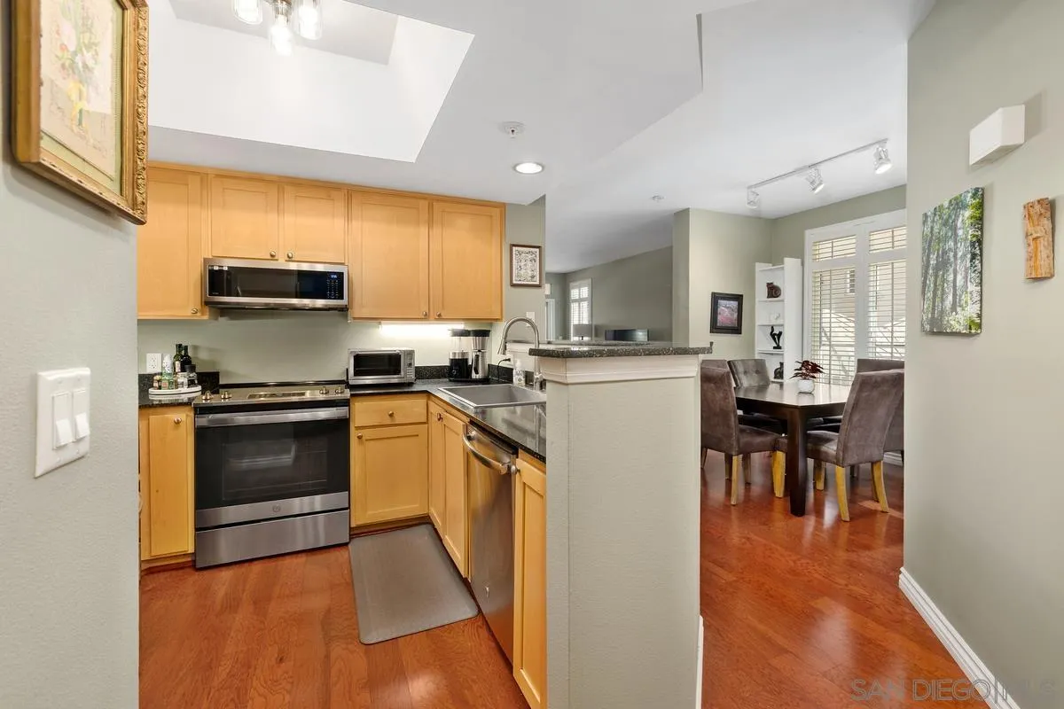 Photo #7: 260008975 Listing: Photo #7