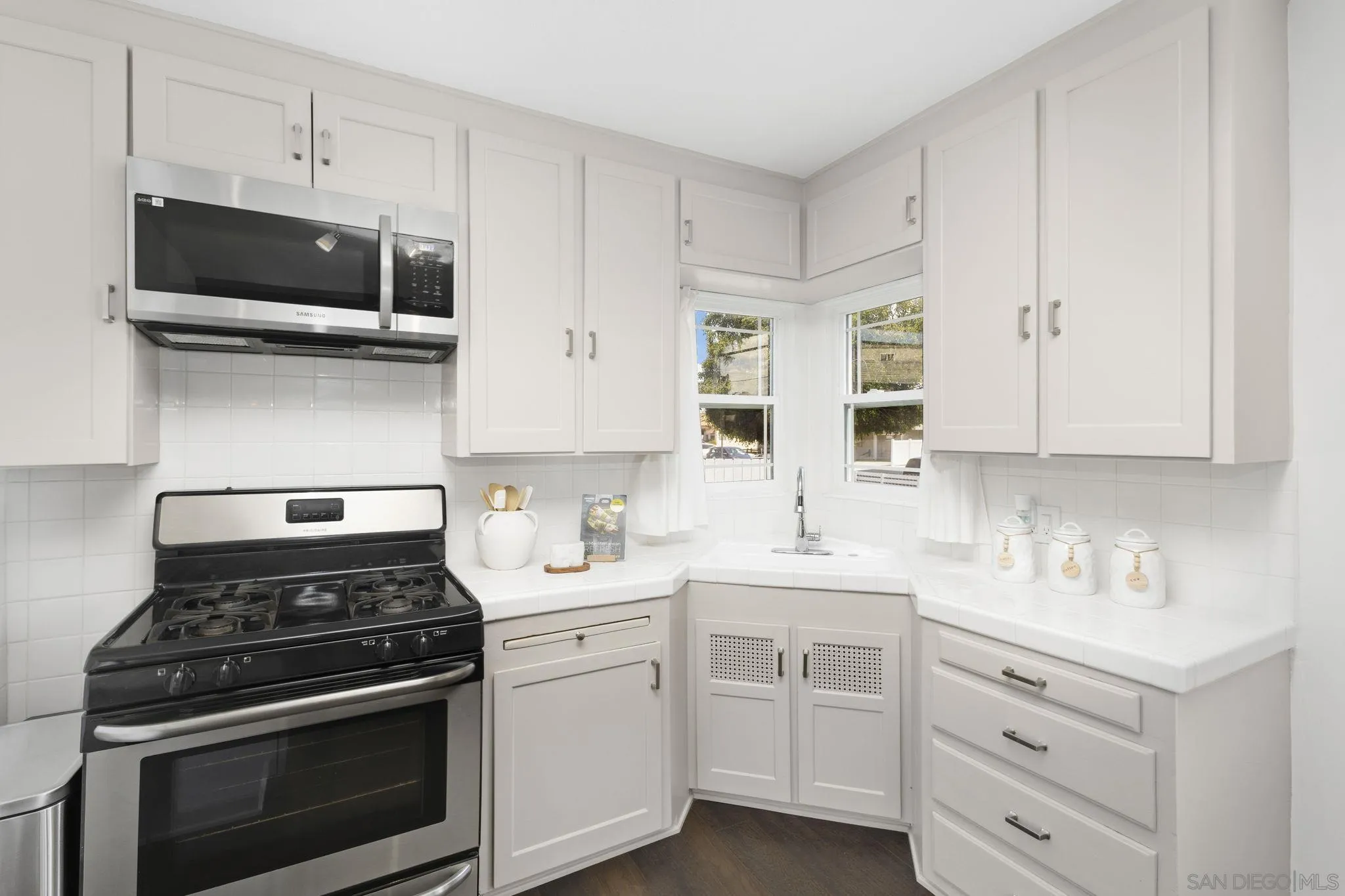 https://cdn.realtyfeed.com/cdn/127/260008982/0a94e9255729c3339d442e4979ff5a99.webp