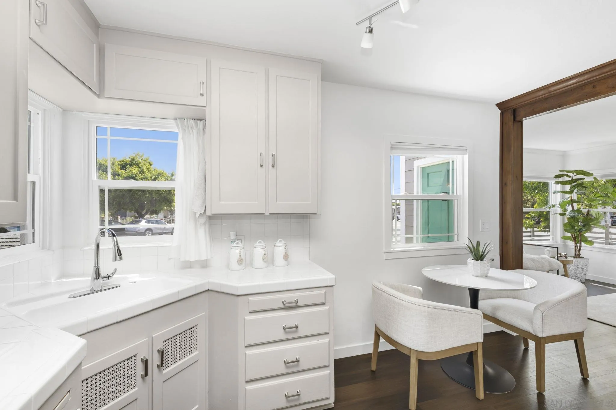 https://cdn.realtyfeed.com/cdn/127/260008982/1bedee06c89cf143a5f48455e910a628.webp