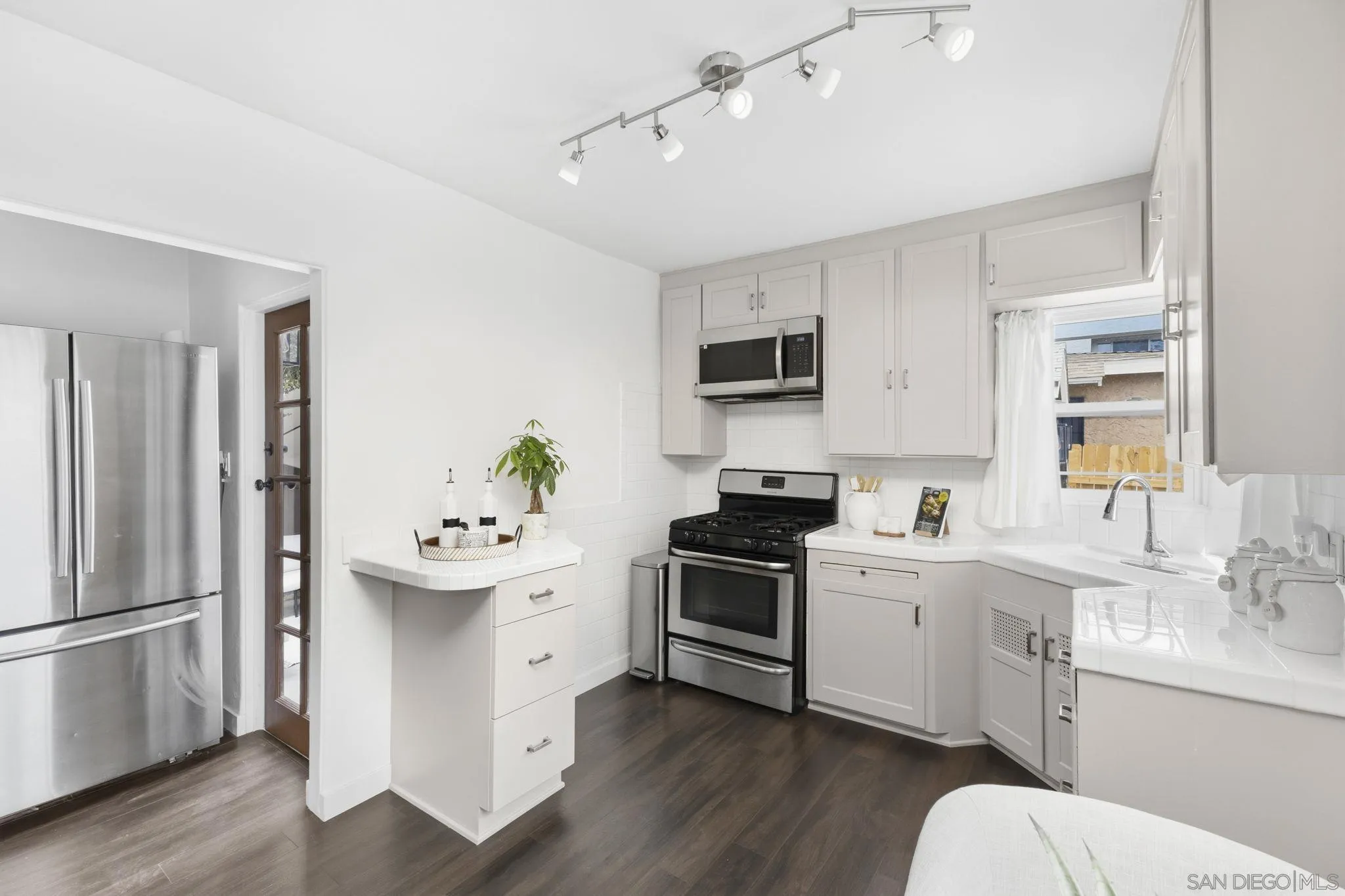 https://cdn.realtyfeed.com/cdn/127/260008982/49d87a497b6562ae890f97e21eff630a.webp