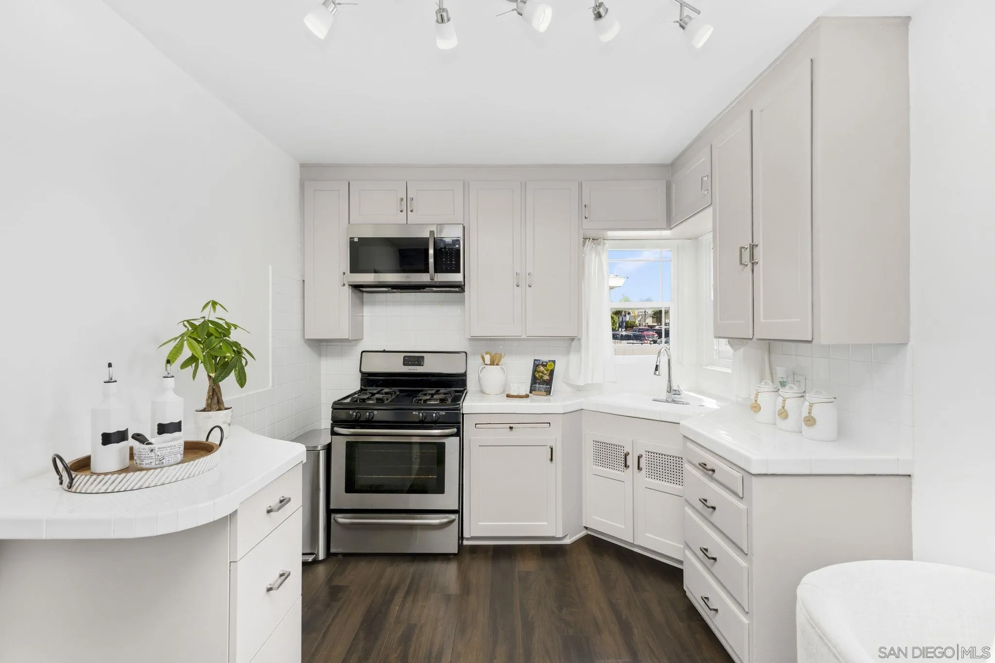 https://cdn.realtyfeed.com/cdn/127/260008982/a0e2c888da09d11cfe17598f0372777e.webp
