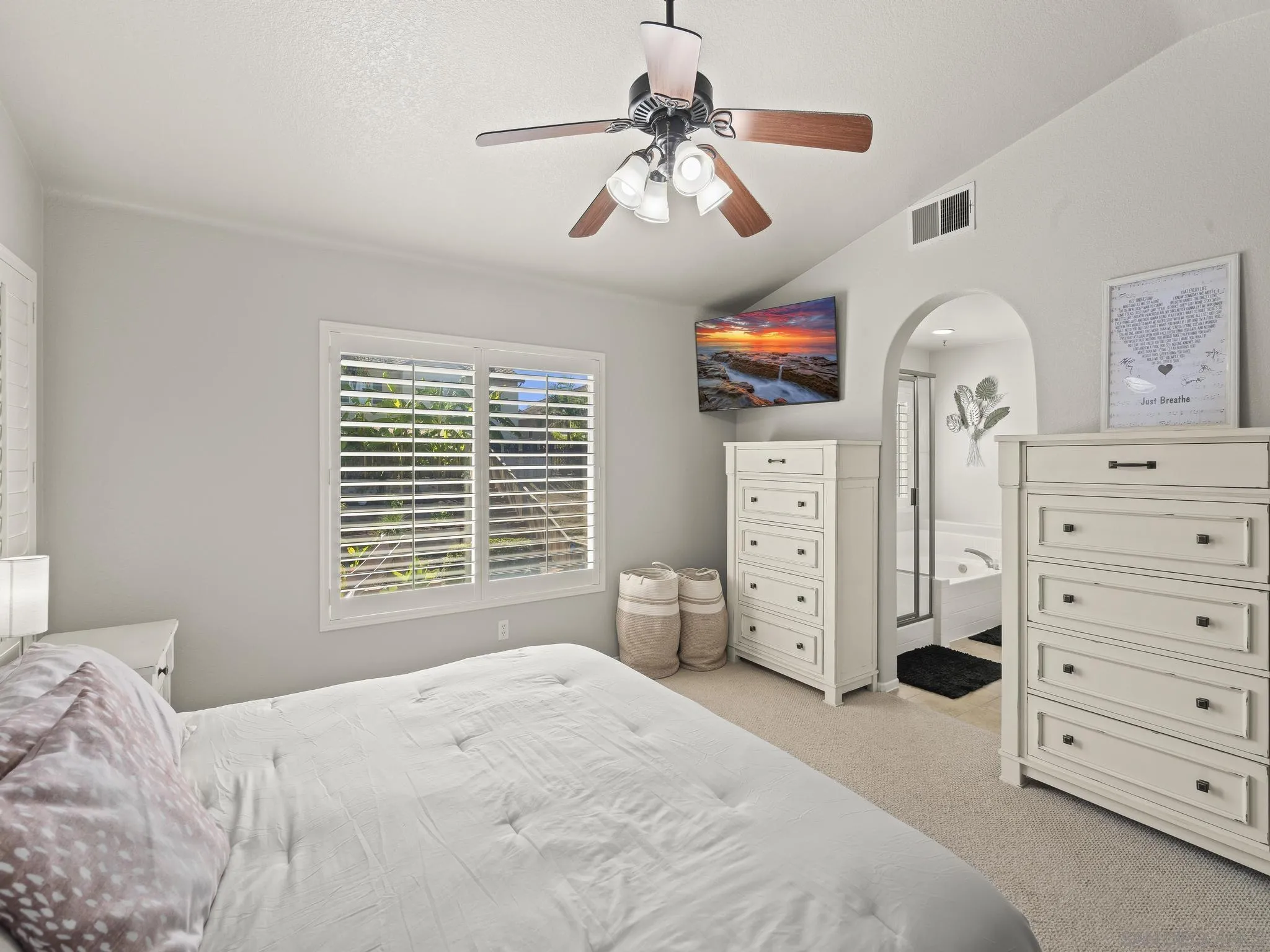 https://cdn.realtyfeed.com/cdn/127/260008991/28228bb7b65edfd769c6bd62756f5807.webp