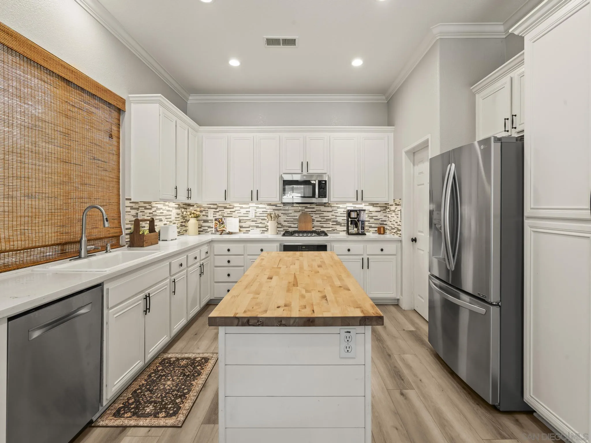 https://cdn.realtyfeed.com/cdn/127/260008991/4576551b72f445154413c294a1103ee3.webp