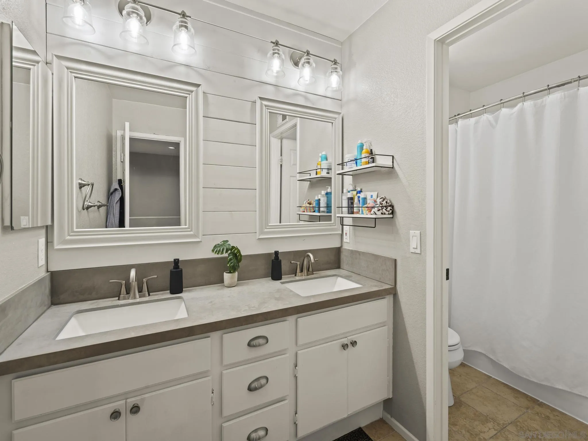 https://cdn.realtyfeed.com/cdn/127/260008991/635a40eb47bfd46041462937f5640926.webp