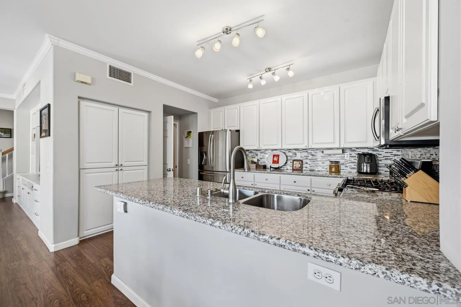 Photo #6: 260008999 Listing: Photo #6