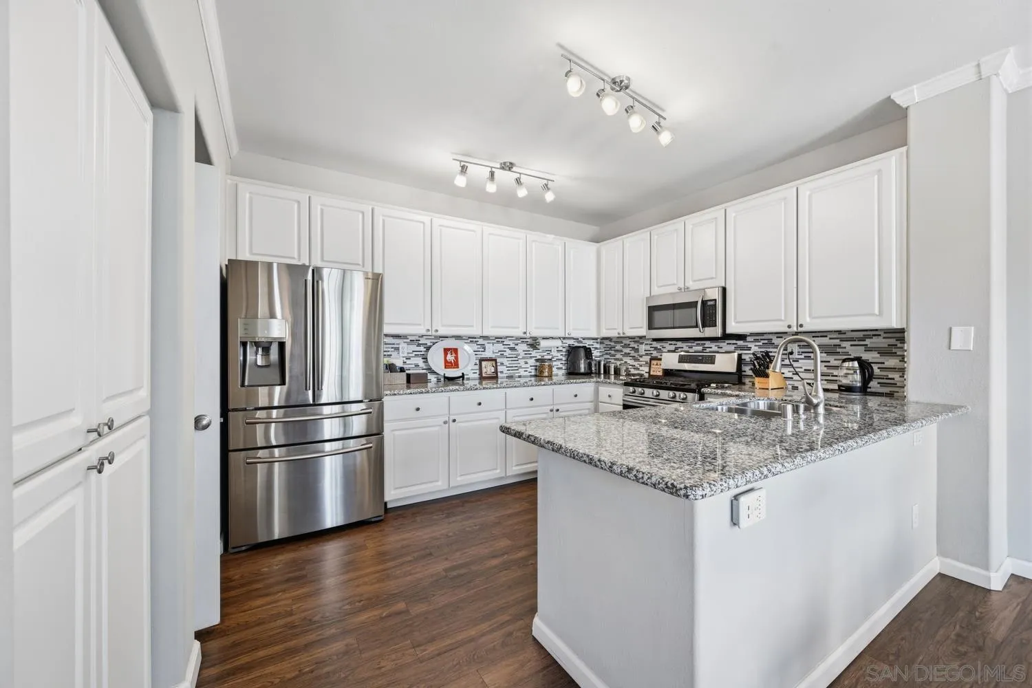 Photo #5: 260008999 Listing: Photo #5