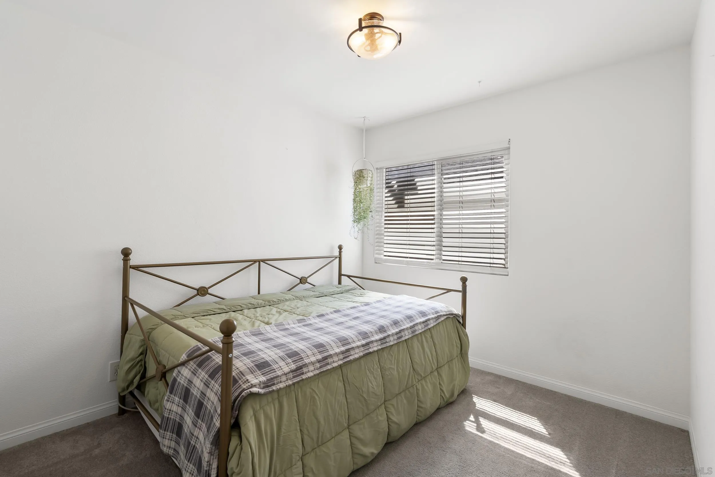 https://cdn.realtyfeed.com/cdn/127/260009005/2b78c23cd3e36a638999336dfe13e0f8.webp
