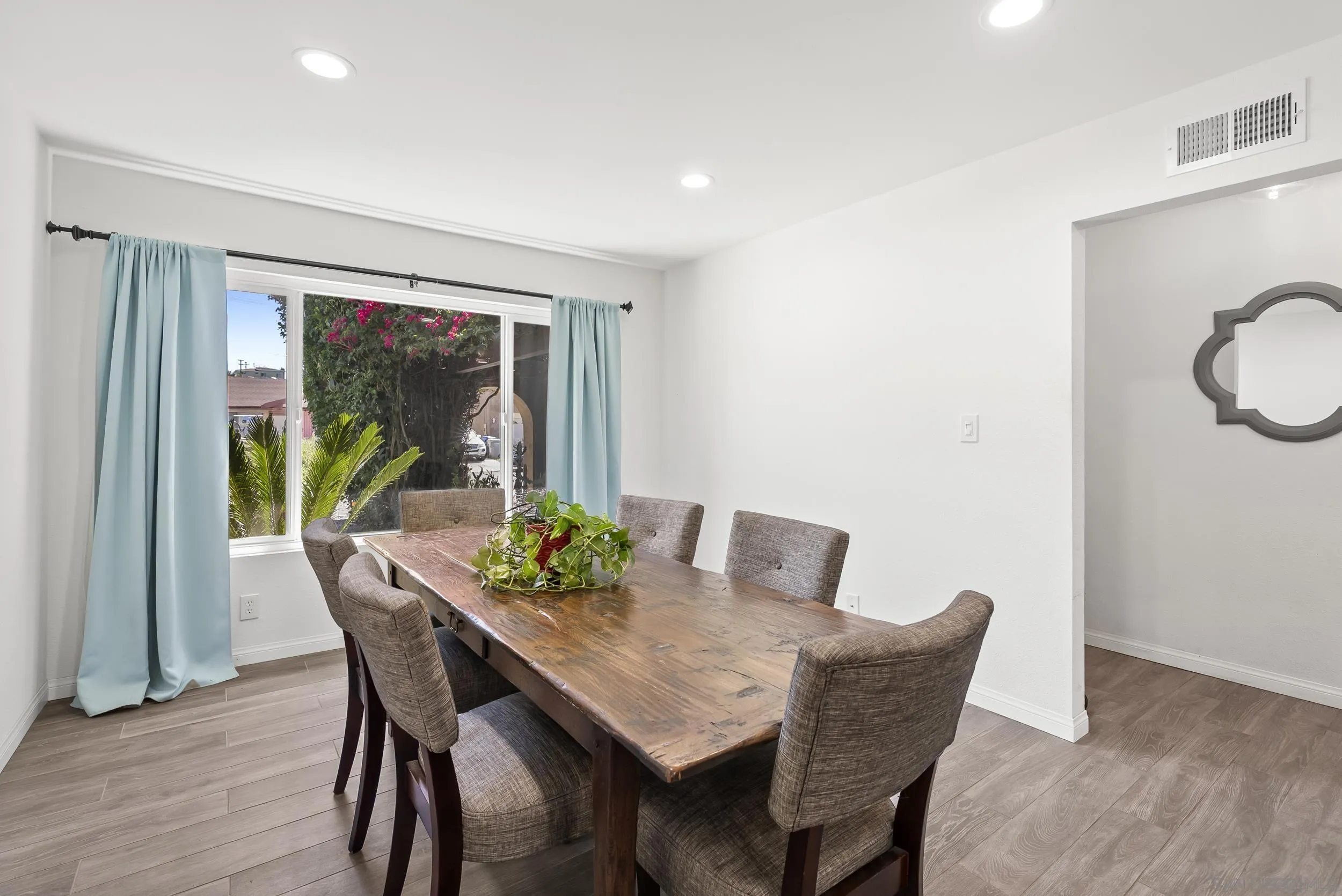https://cdn.realtyfeed.com/cdn/127/260009005/35f416246b55562b772edaba66b1ab8b.webp