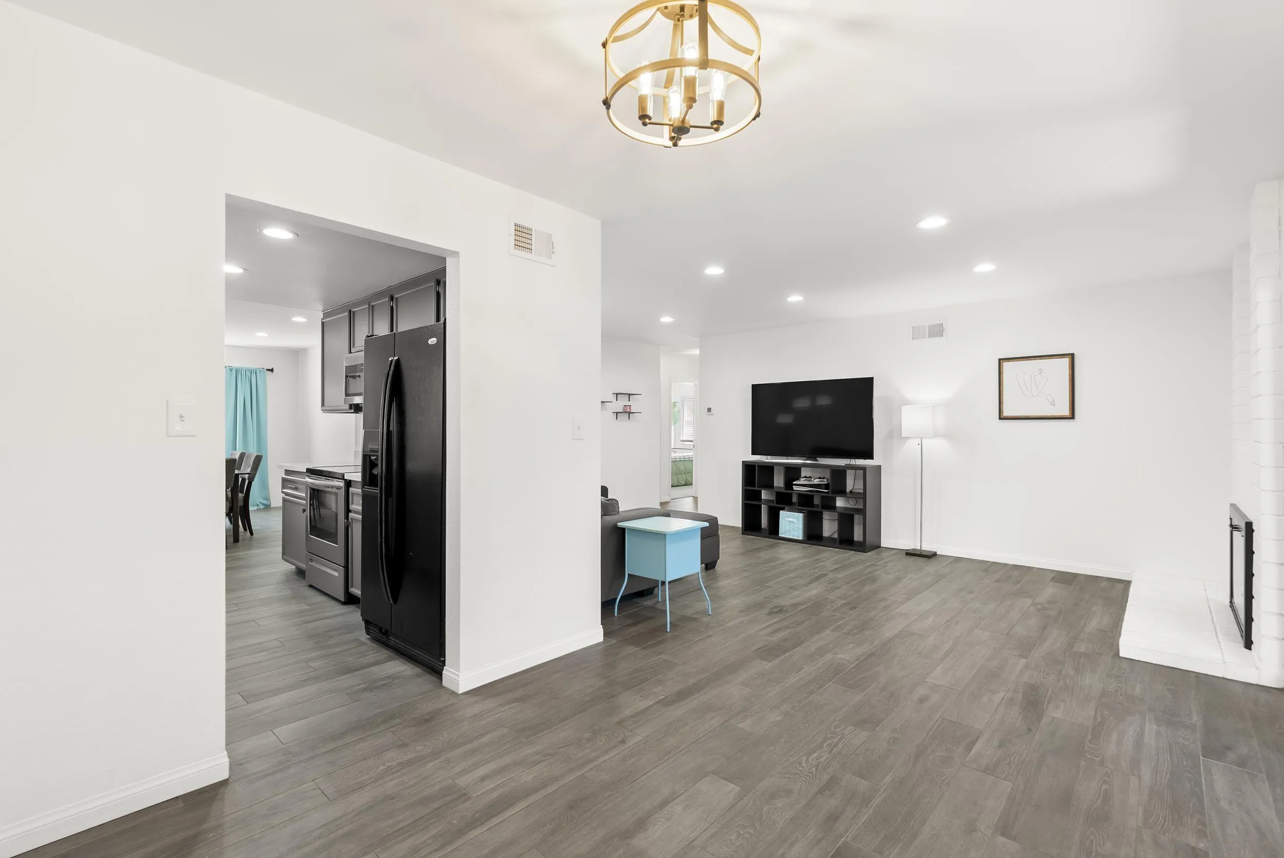 https://cdn.realtyfeed.com/cdn/127/260009005/37efe51d0918d11bed6cfd0e5b5382f4.webp