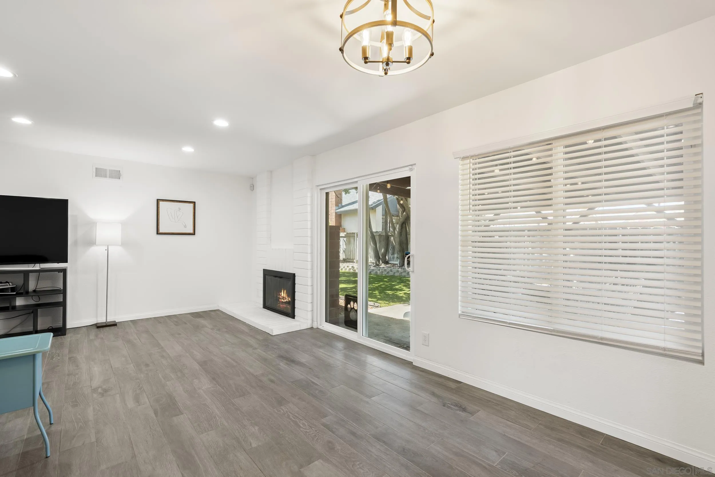https://cdn.realtyfeed.com/cdn/127/260009005/8cef2c5c28c74386b1f1d51b5cc15266.webp