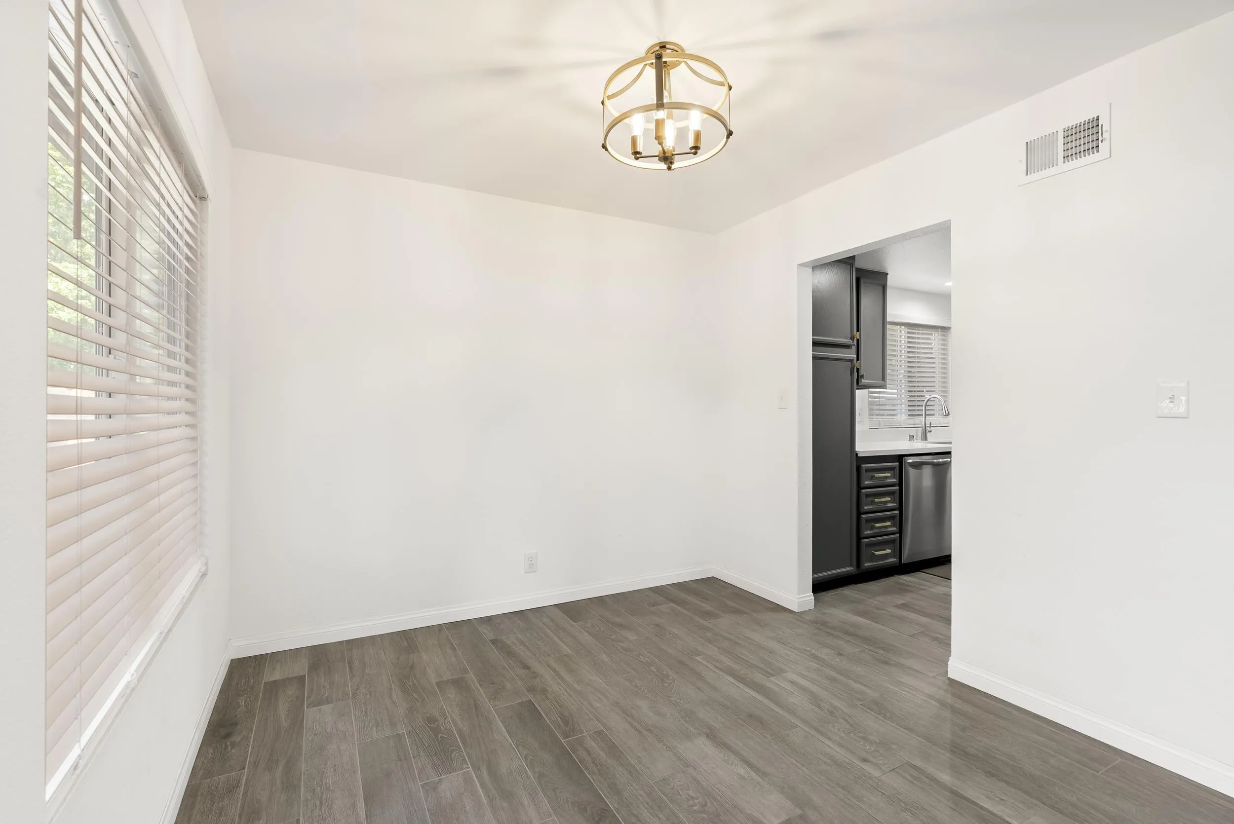 https://cdn.realtyfeed.com/cdn/127/260009005/adaaa201916507312128ab90e3493a57.webp
