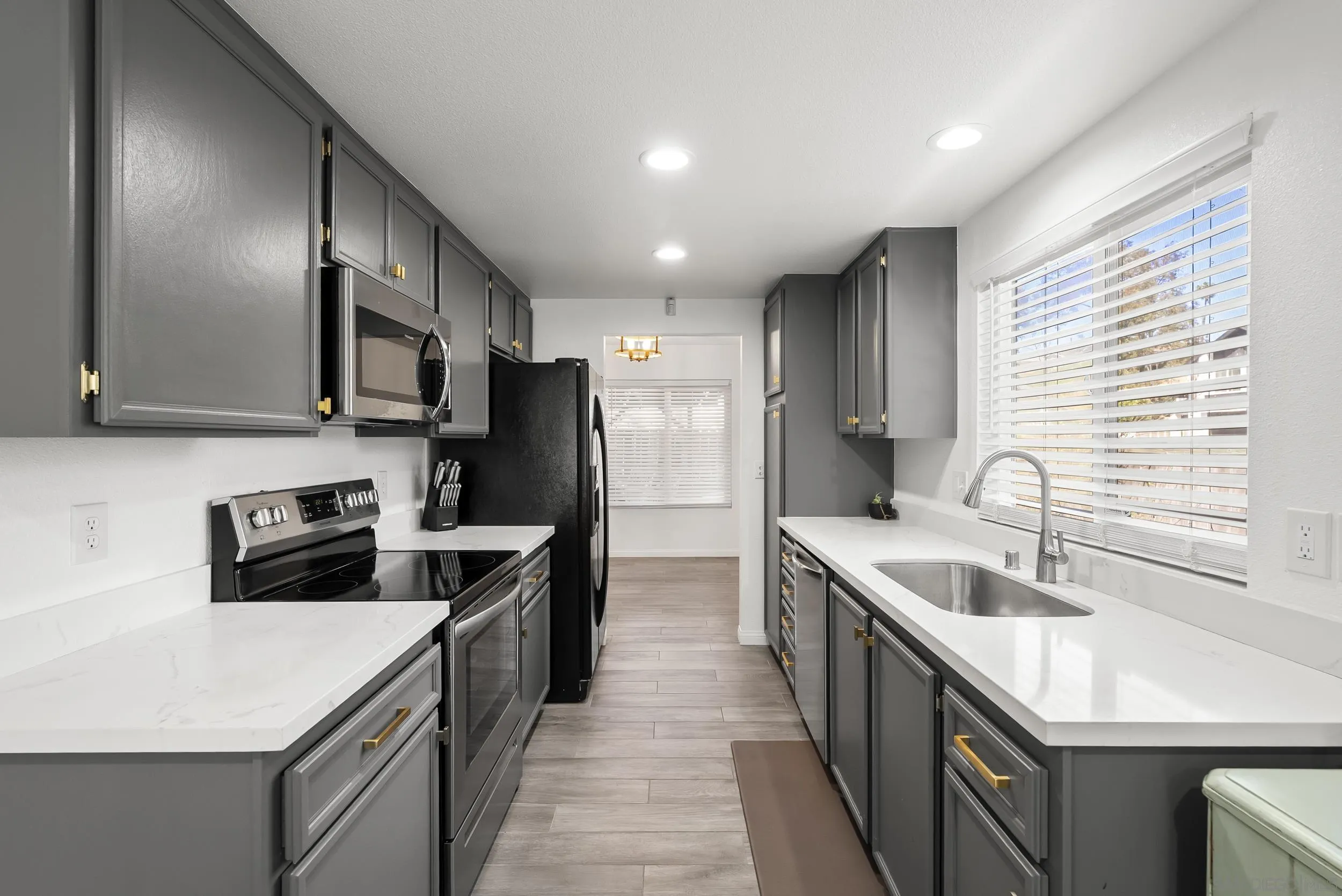https://cdn.realtyfeed.com/cdn/127/260009005/c2872f34d5f99f161bb1ac74109cb82a.webp