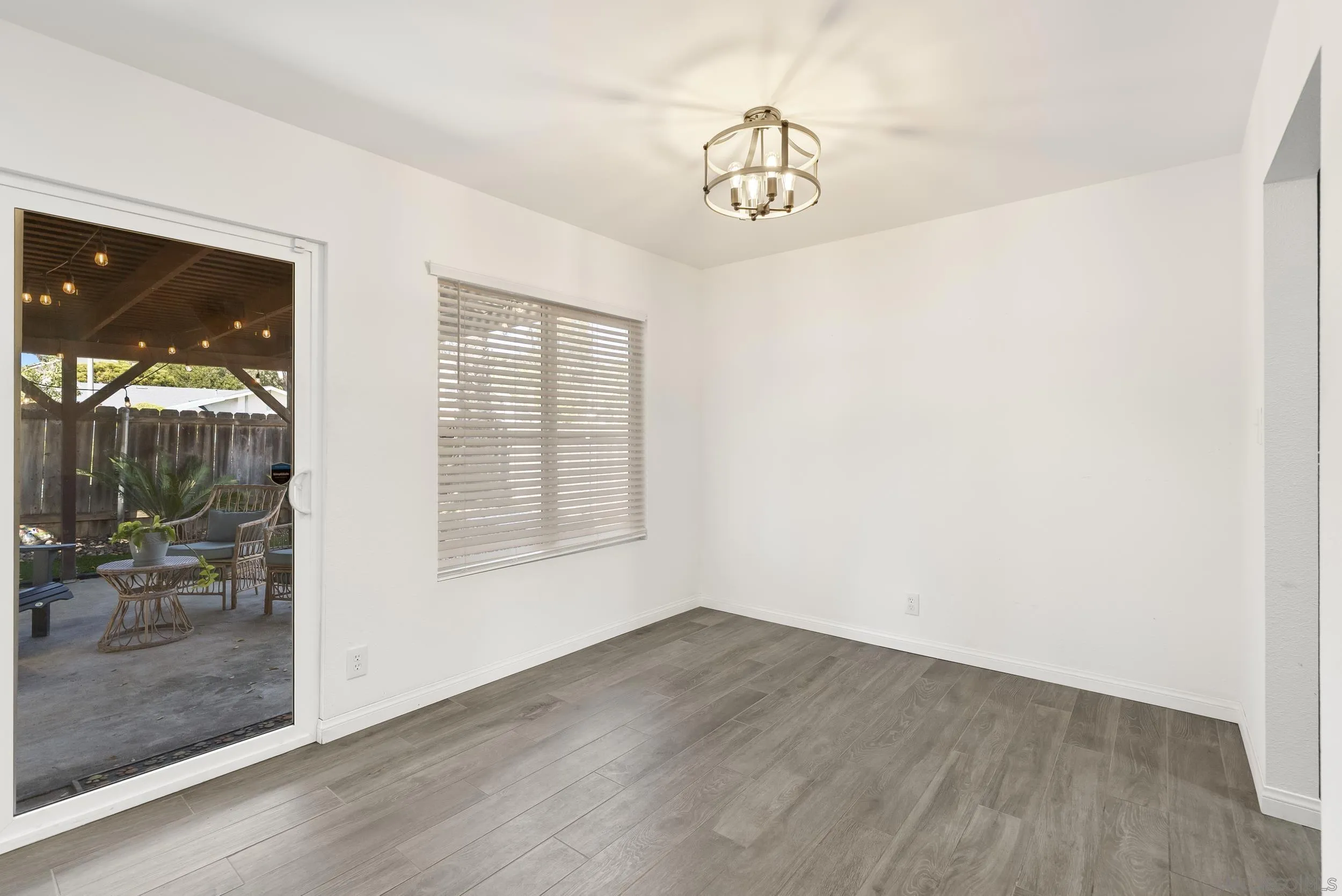 https://cdn.realtyfeed.com/cdn/127/260009005/ef40e87d3418afe784216f5b19369647.webp