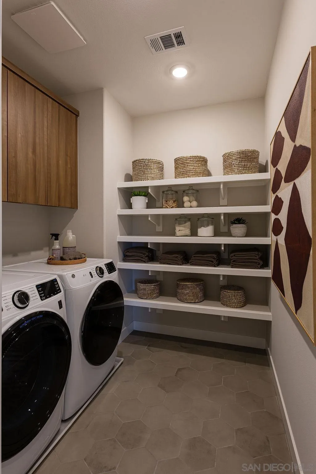 https://cdn.realtyfeed.com/cdn/127/260009009/0651e686dd51e2c087614e01566b41e8.webp