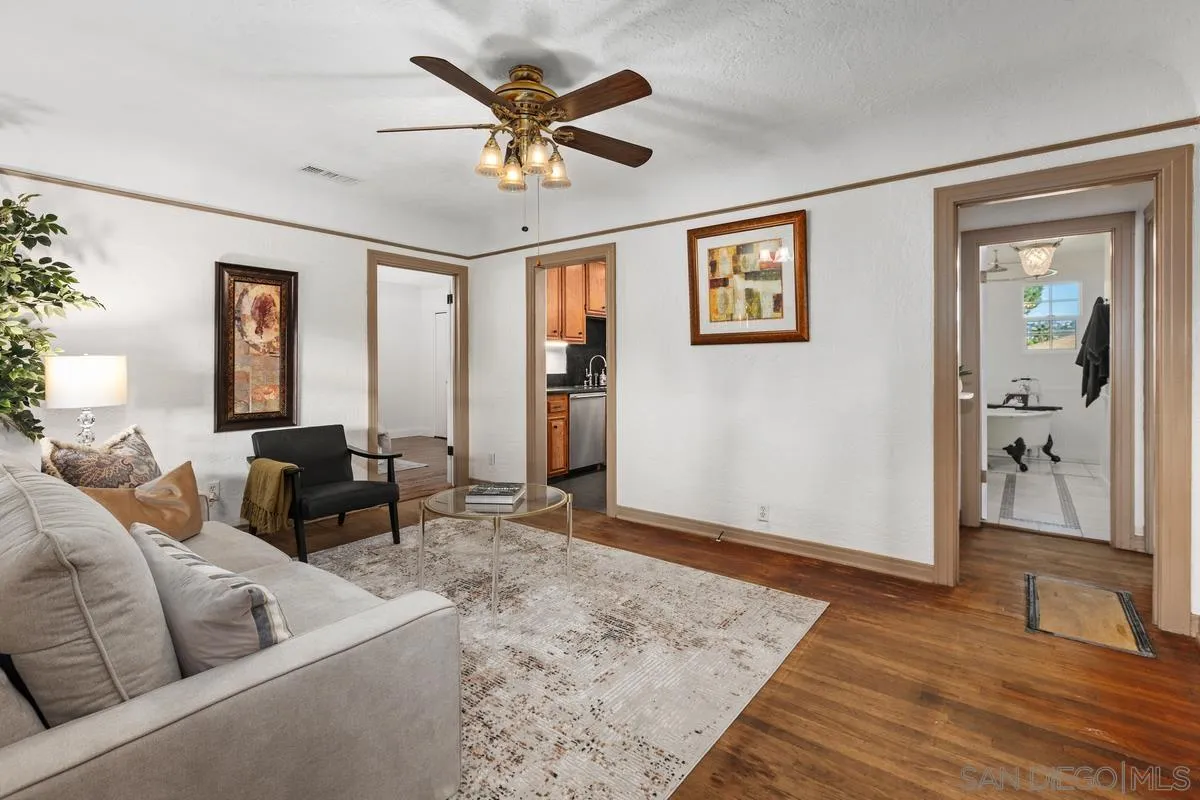 https://cdn.realtyfeed.com/cdn/127/260009015/4f8855fb01381c6af76ca5ae5283dd7d.webp