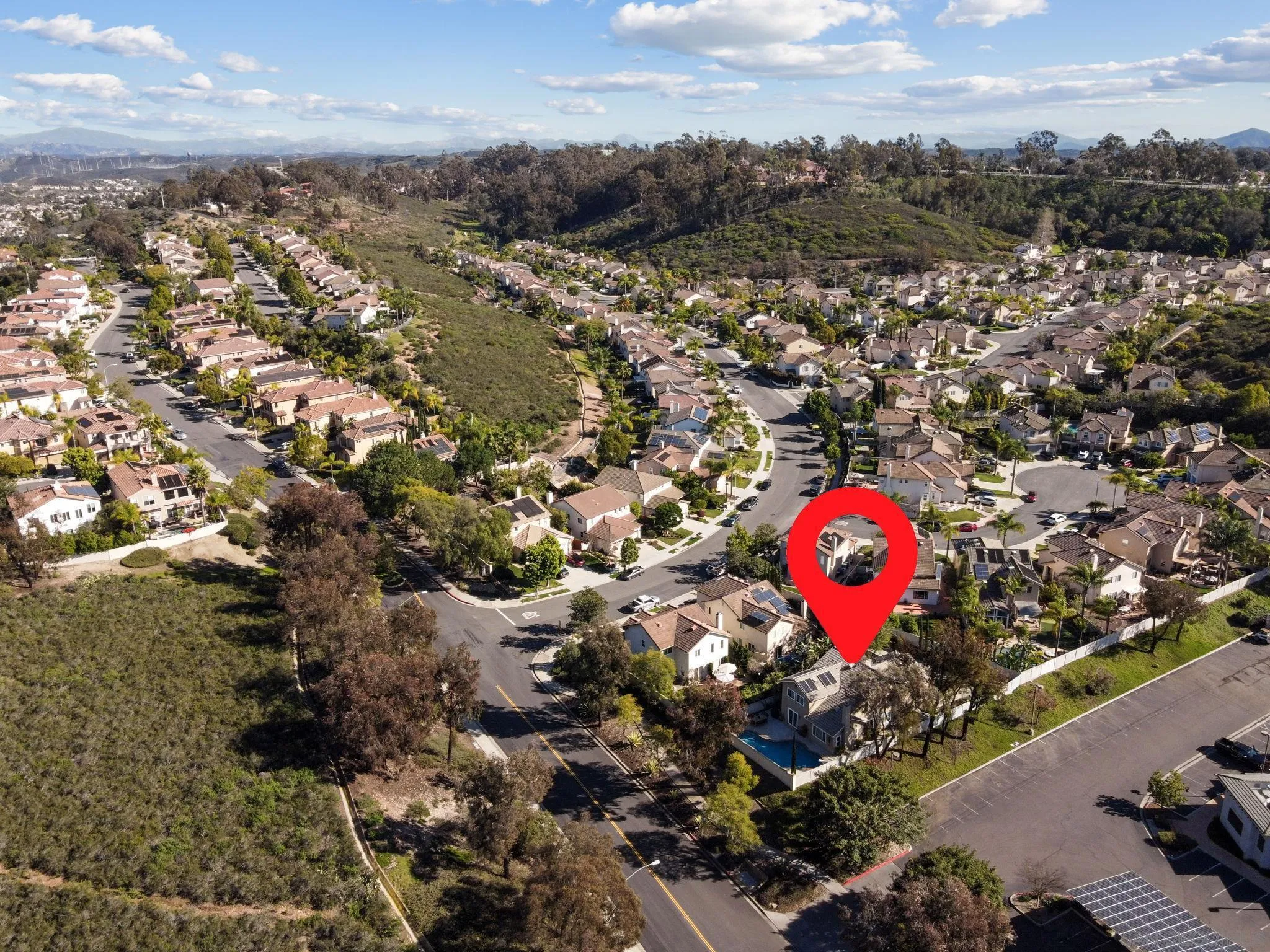 https://cdn.realtyfeed.com/cdn/127/260009033/83b667432d32319c3c55b7ebd113fcb2.webp