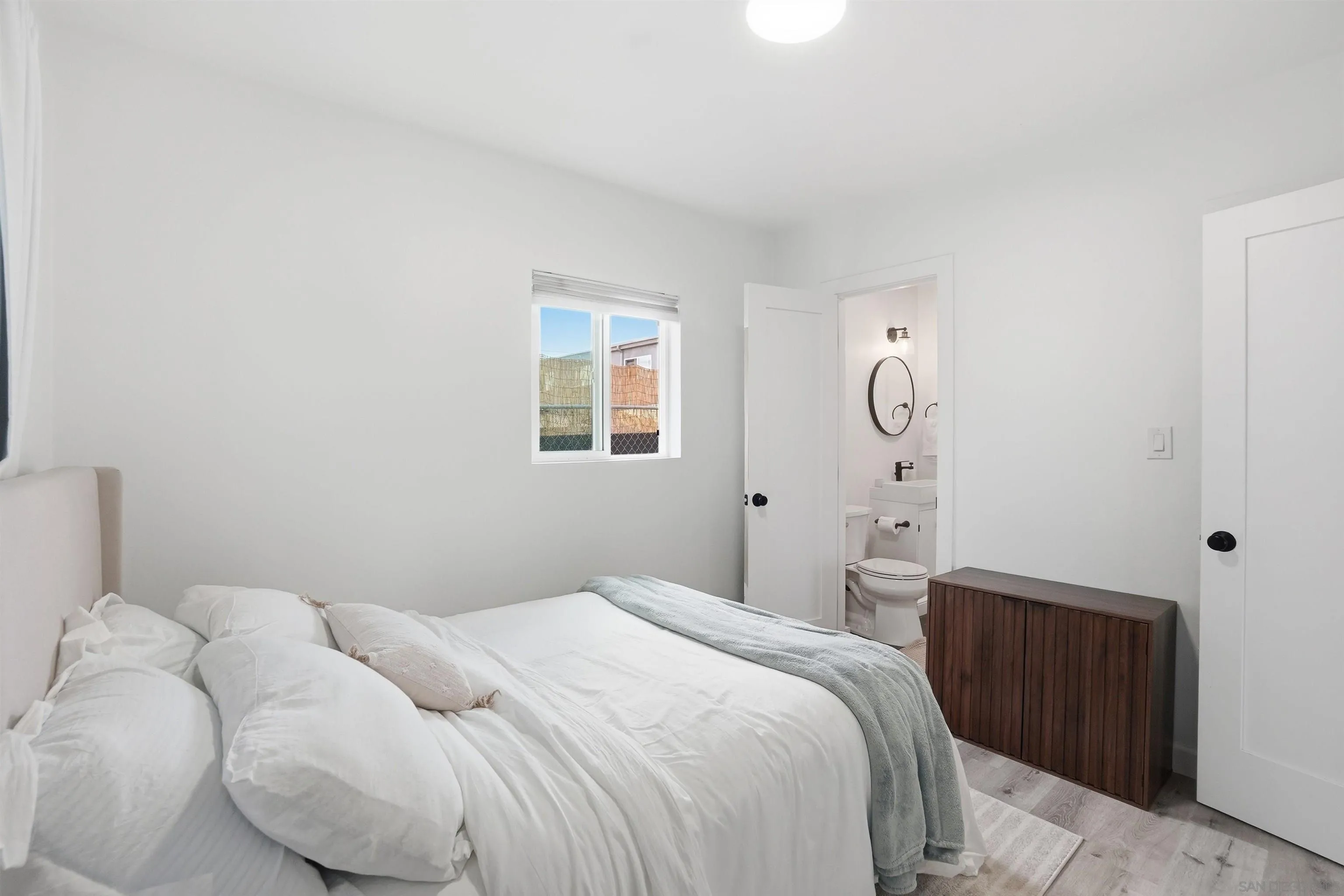 https://cdn.realtyfeed.com/cdn/127/260009035/b991b55fcb32a252eb64b598944d2df5.webp