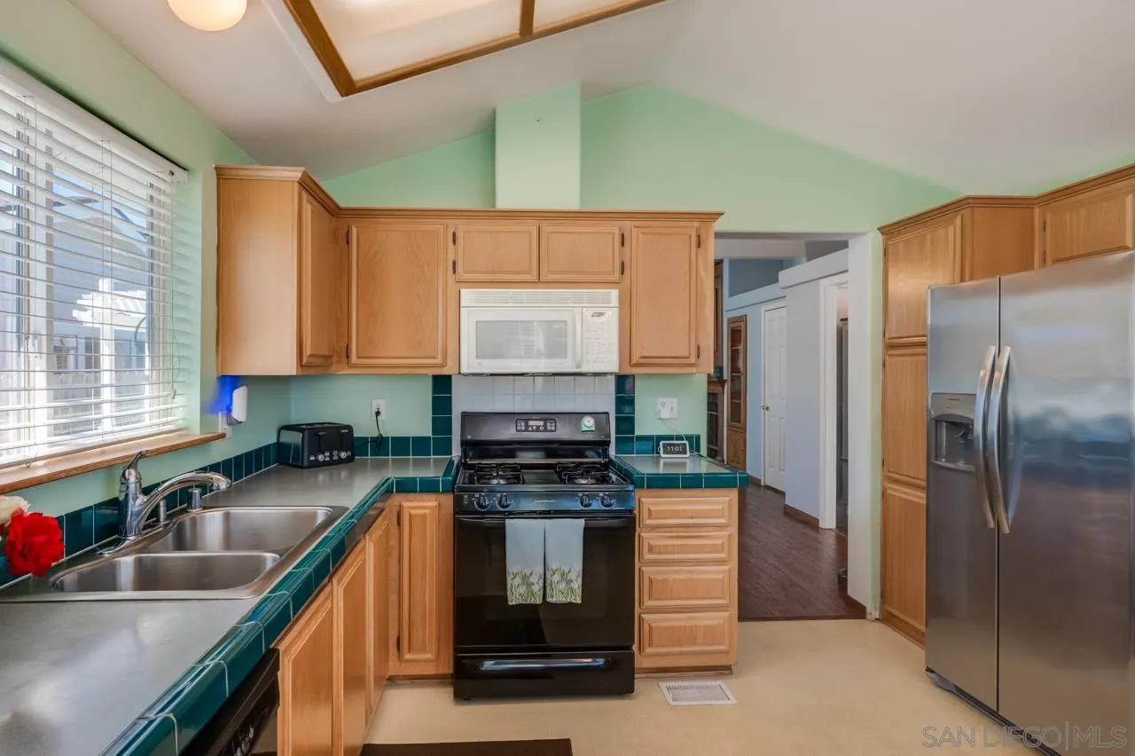 https://cdn.realtyfeed.com/cdn/127/260009037/a474e4a13644961ad81dc4ad27d337d9.webp