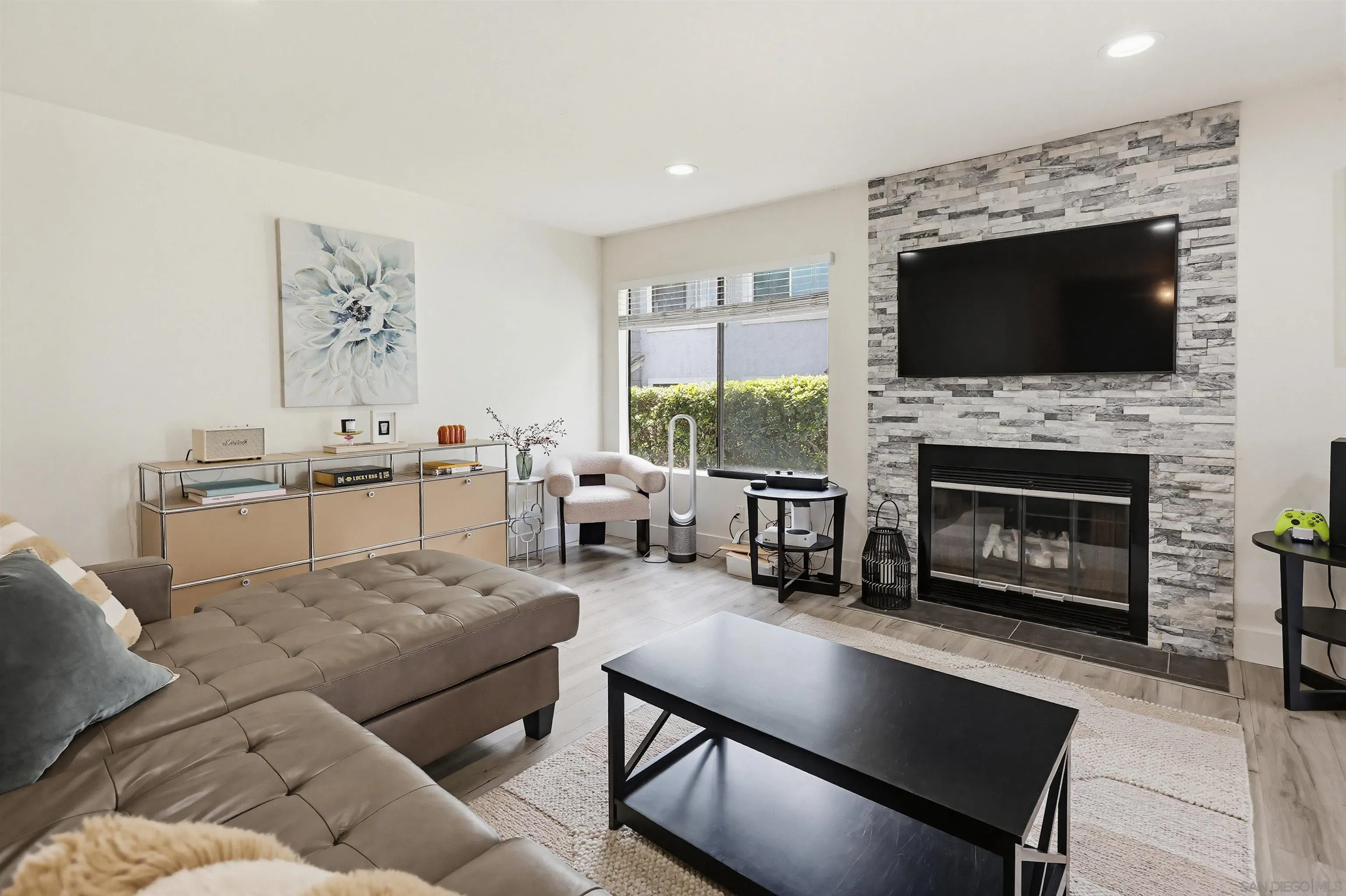 Photo #2: 260009048 Listing: Photo #2