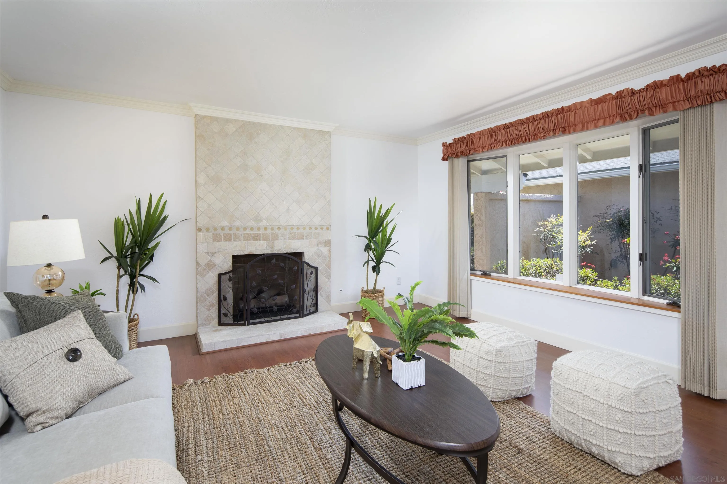 https://cdn.realtyfeed.com/cdn/127/260009052/ad23193e1e1d4b6b4c0bf9a955550855.webp