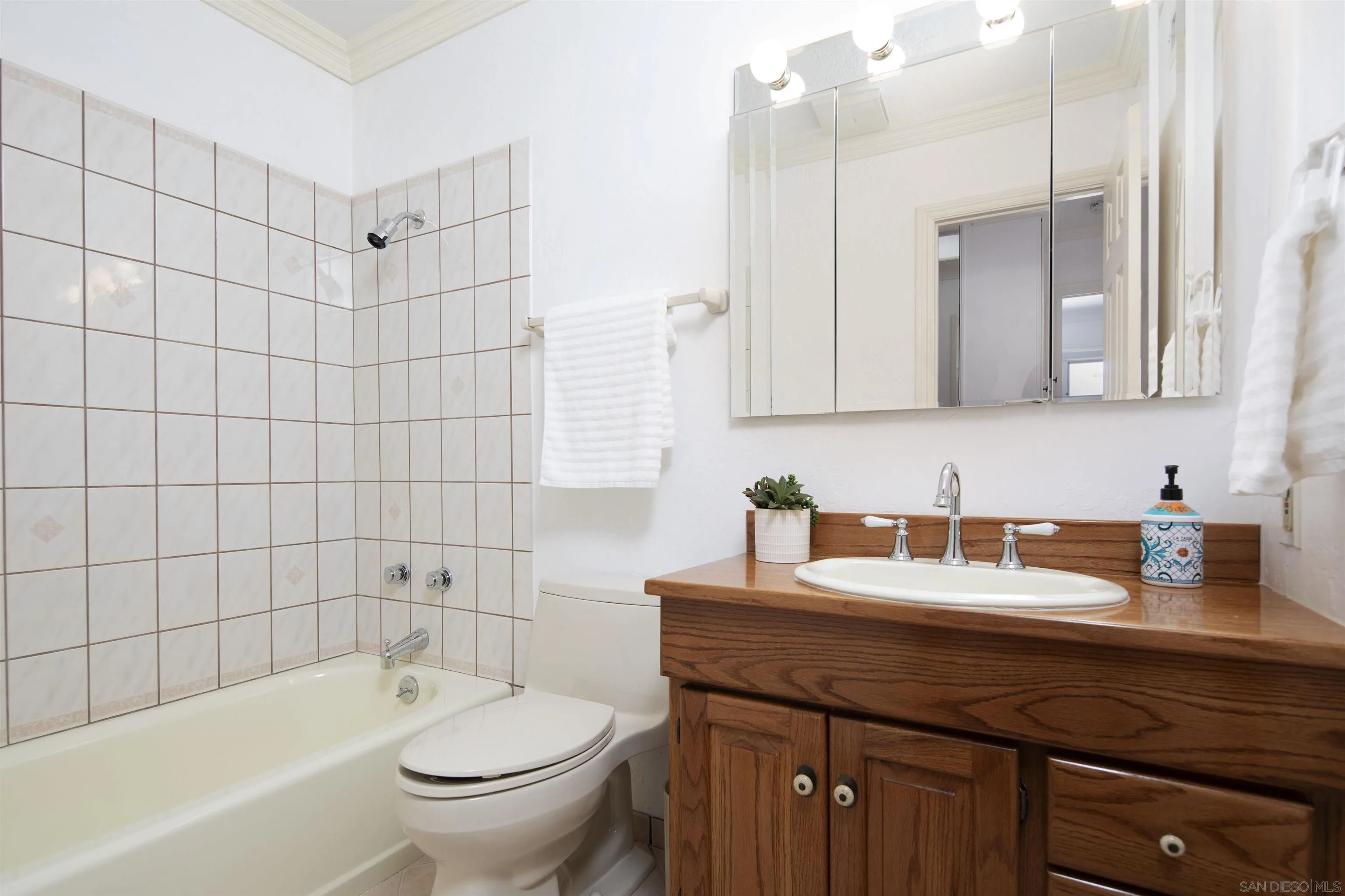 https://cdn.realtyfeed.com/cdn/127/260009052/b939ab6e863c82c0b9229b130d716a3e.webp