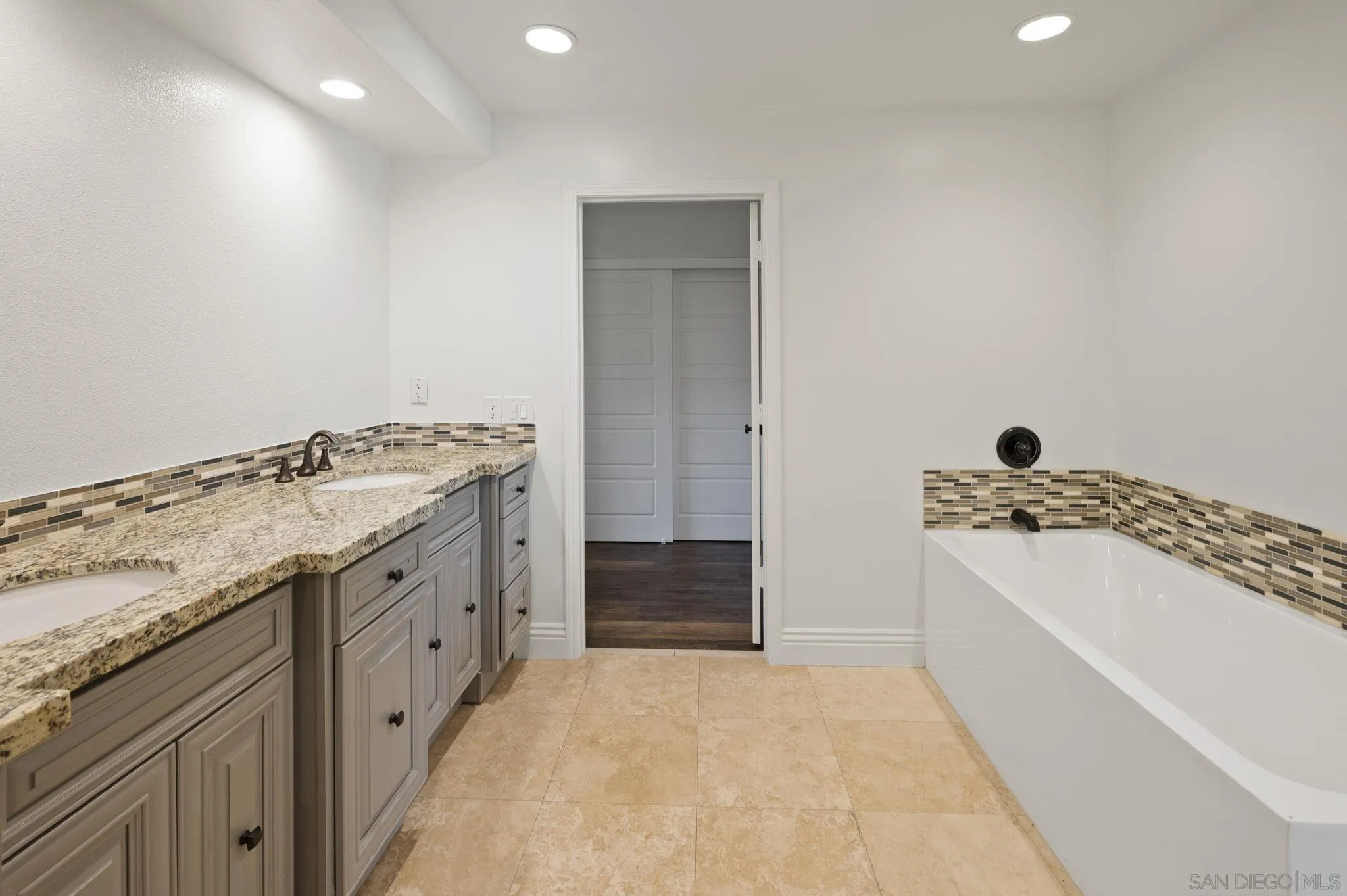 https://cdn.realtyfeed.com/cdn/127/260009056/07e472a2efd312dec17f8f32c487de62.webp