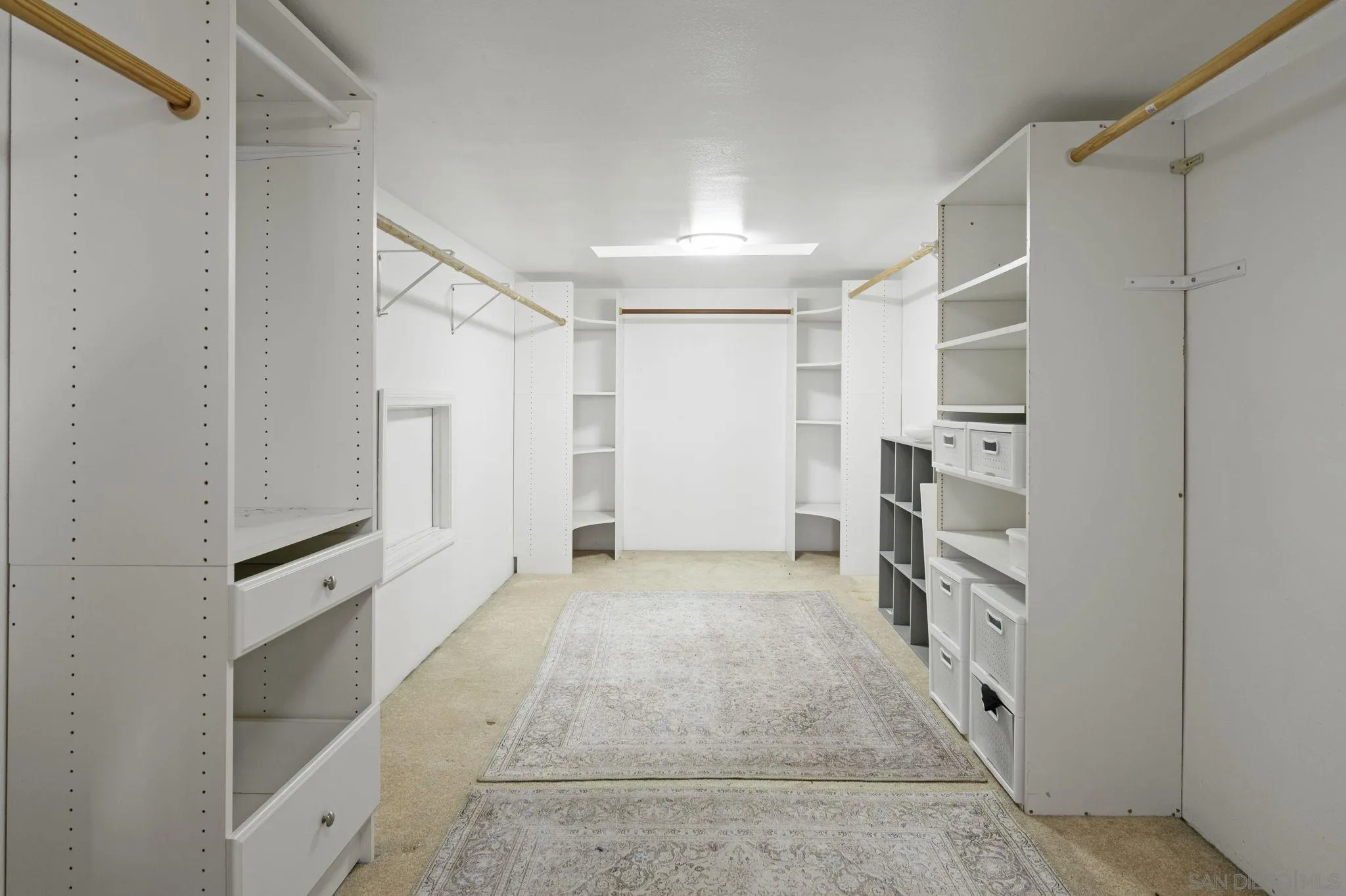 https://cdn.realtyfeed.com/cdn/127/260009056/fc5ff3fb23e2dfb215369d3cdad768e9.webp