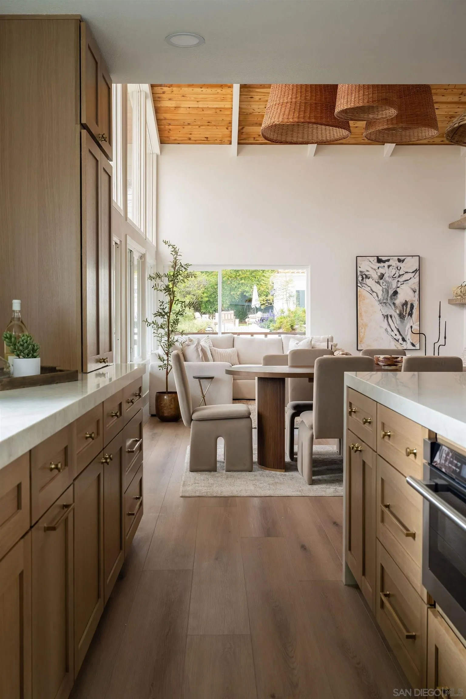 https://cdn.realtyfeed.com/cdn/127/260009059/6cc694f500137cb88fc14779ec742cfd.webp