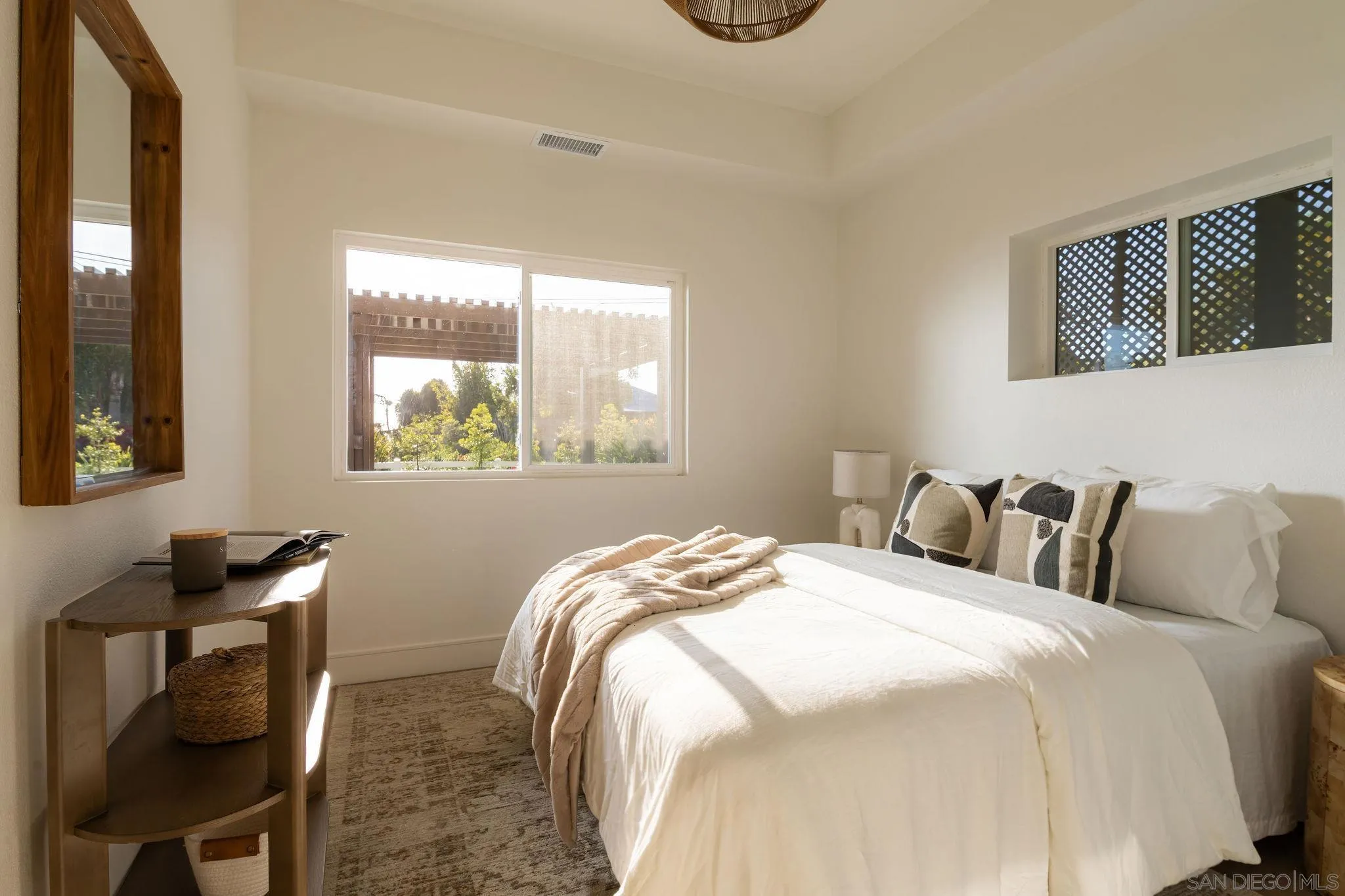https://cdn.realtyfeed.com/cdn/127/260009059/c1e4d969d8c5bffbb42030092bc91384.webp
